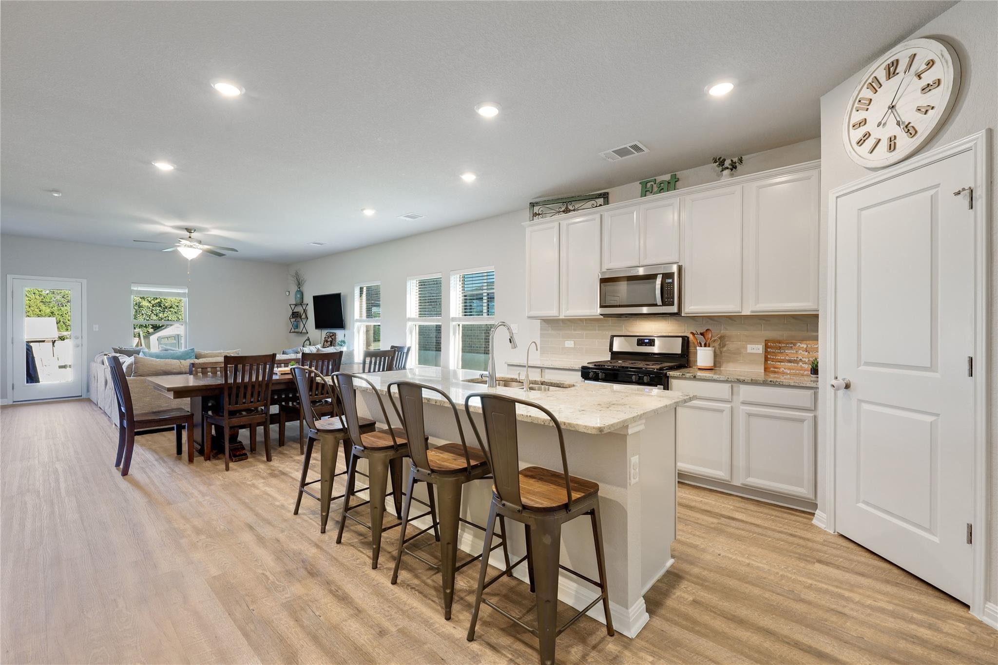 616 Sigourney Way, Leander, TX 78641