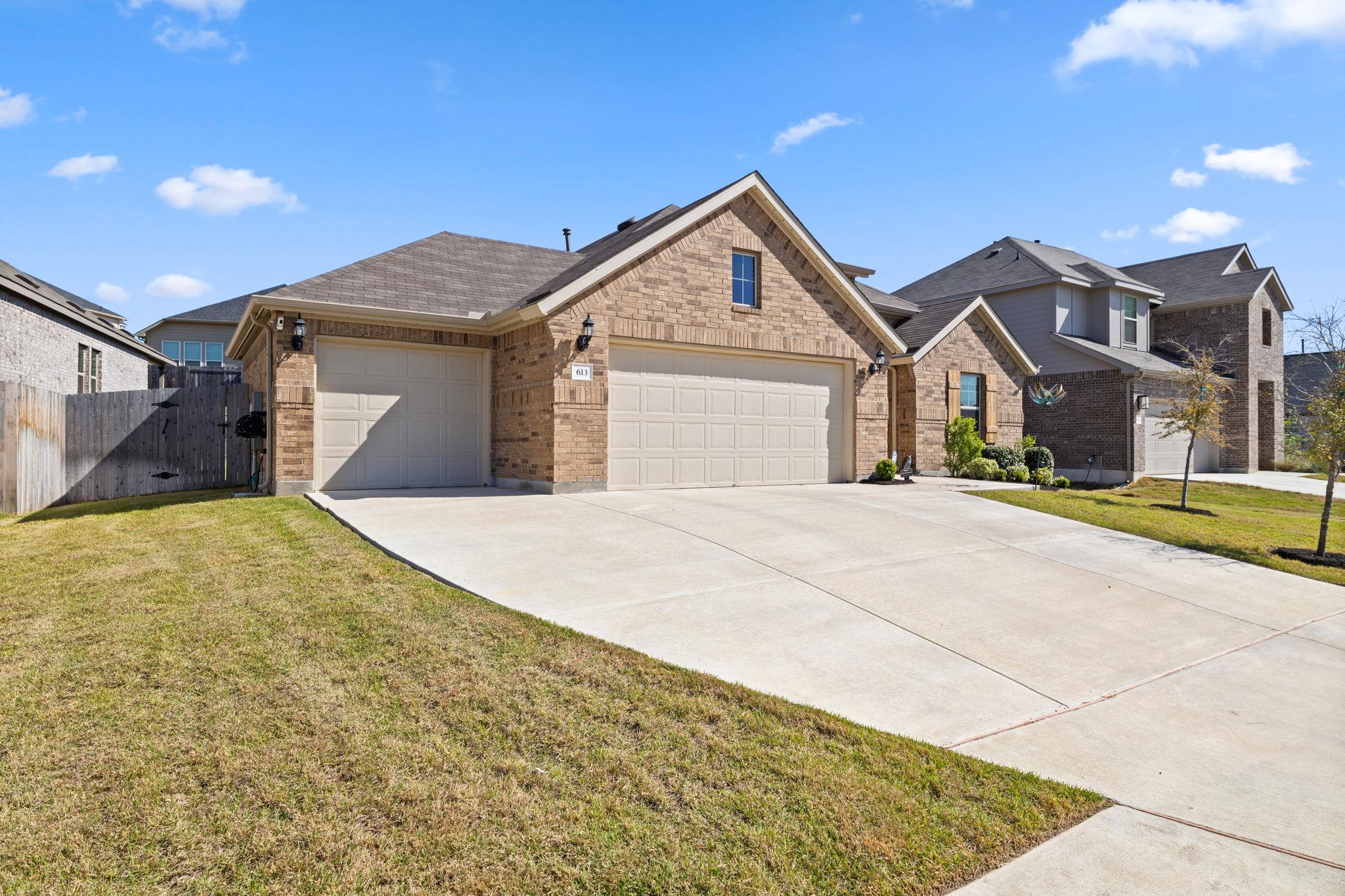 613 Sugar Cane Rd, Buda, TX 78610