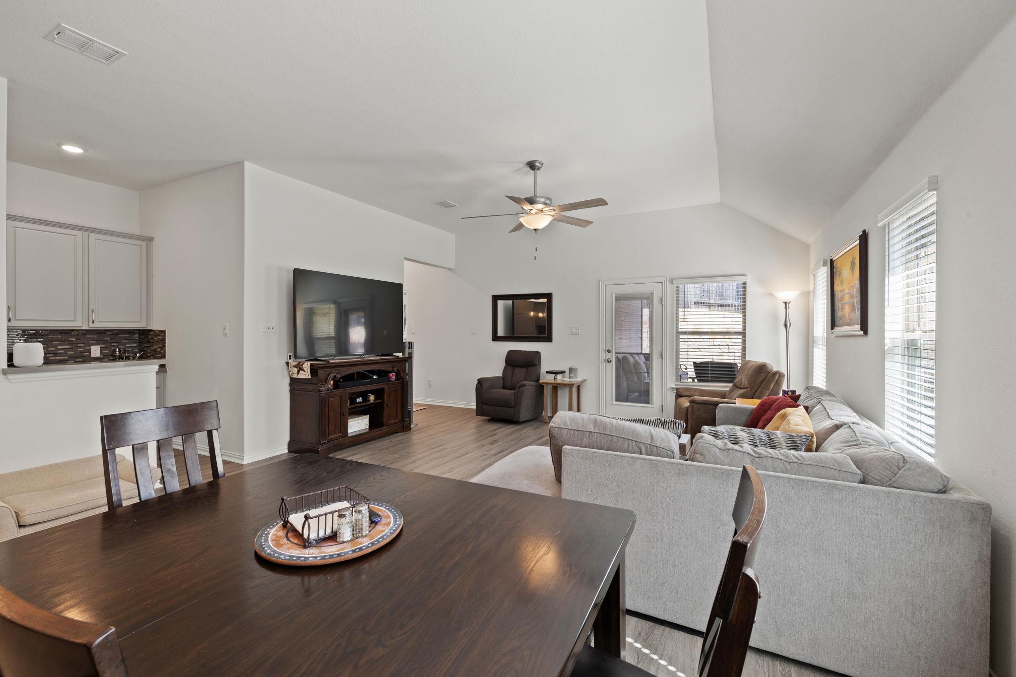 613 Sugar Cane Rd, Buda, TX 78610