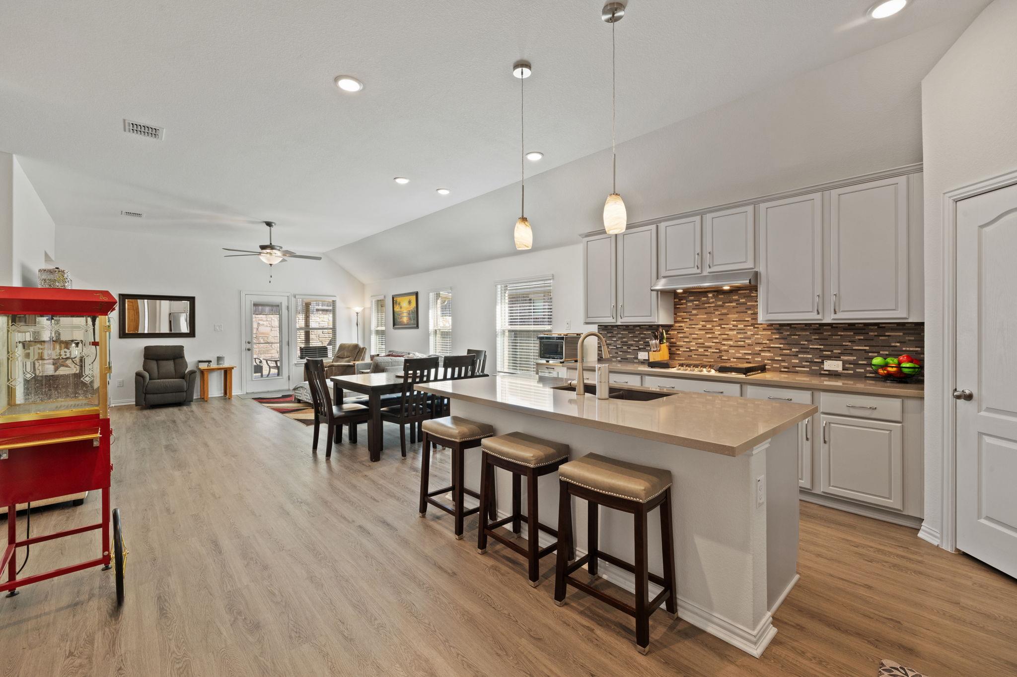 613 Sugar Cane Rd, Buda, TX 78610