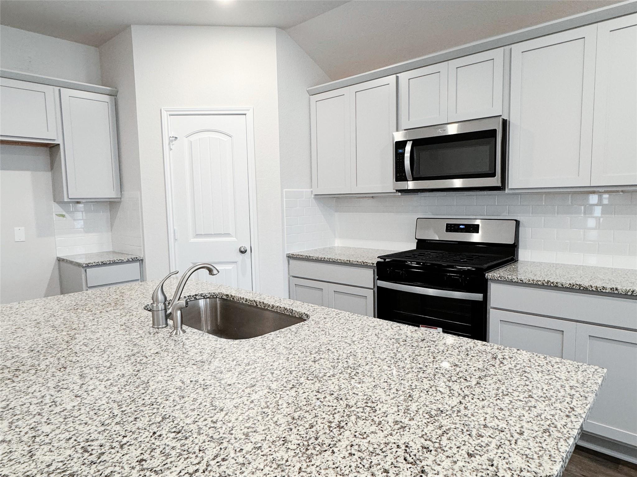 1207 CAMDEN Ln, Lockhart, TX 78644