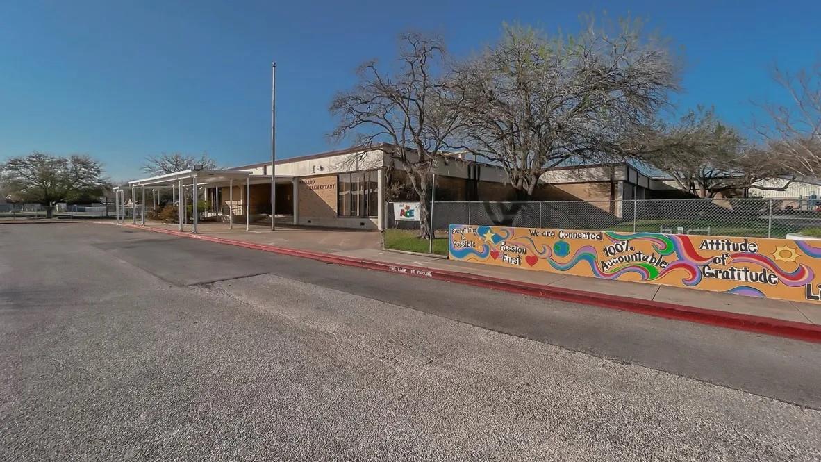 1207 CAMDEN Ln, Lockhart, TX 78644