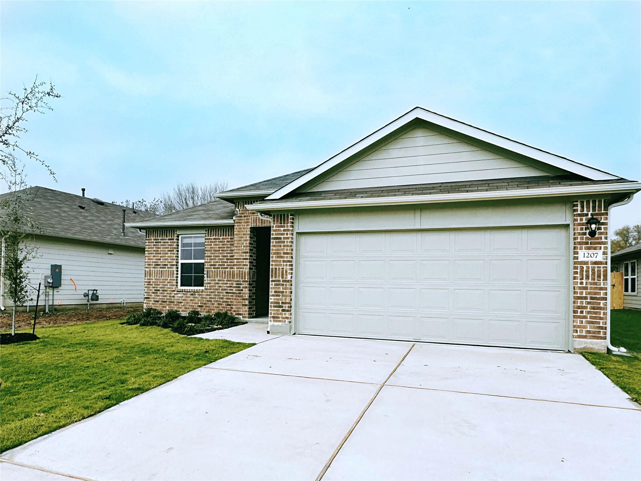 1207 CAMDEN Ln, Lockhart, TX 78644