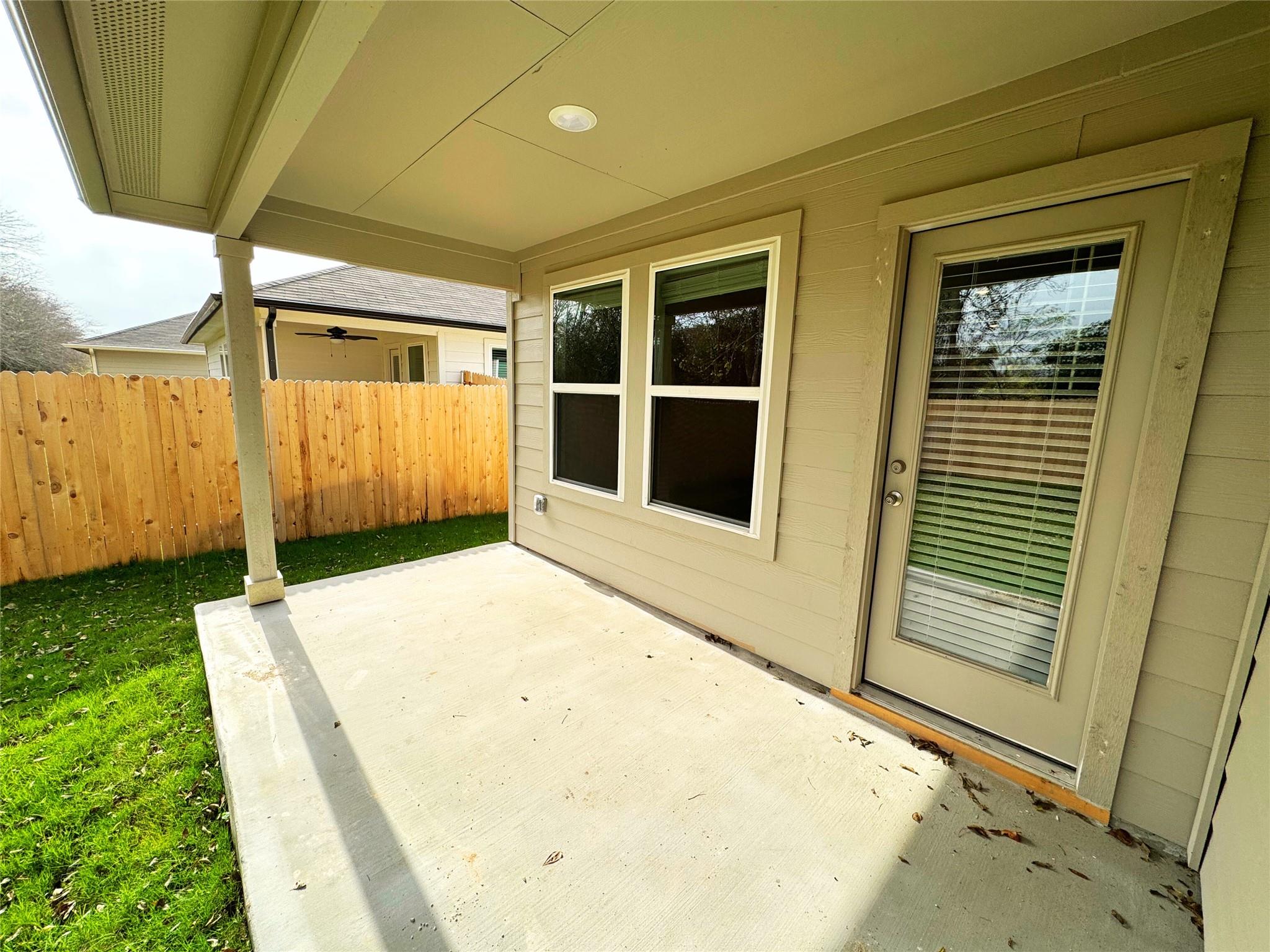 1207 CAMDEN Ln, Lockhart, TX 78644