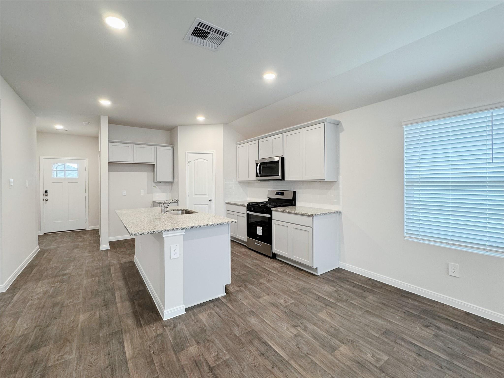 1207 CAMDEN Ln, Lockhart, TX 78644