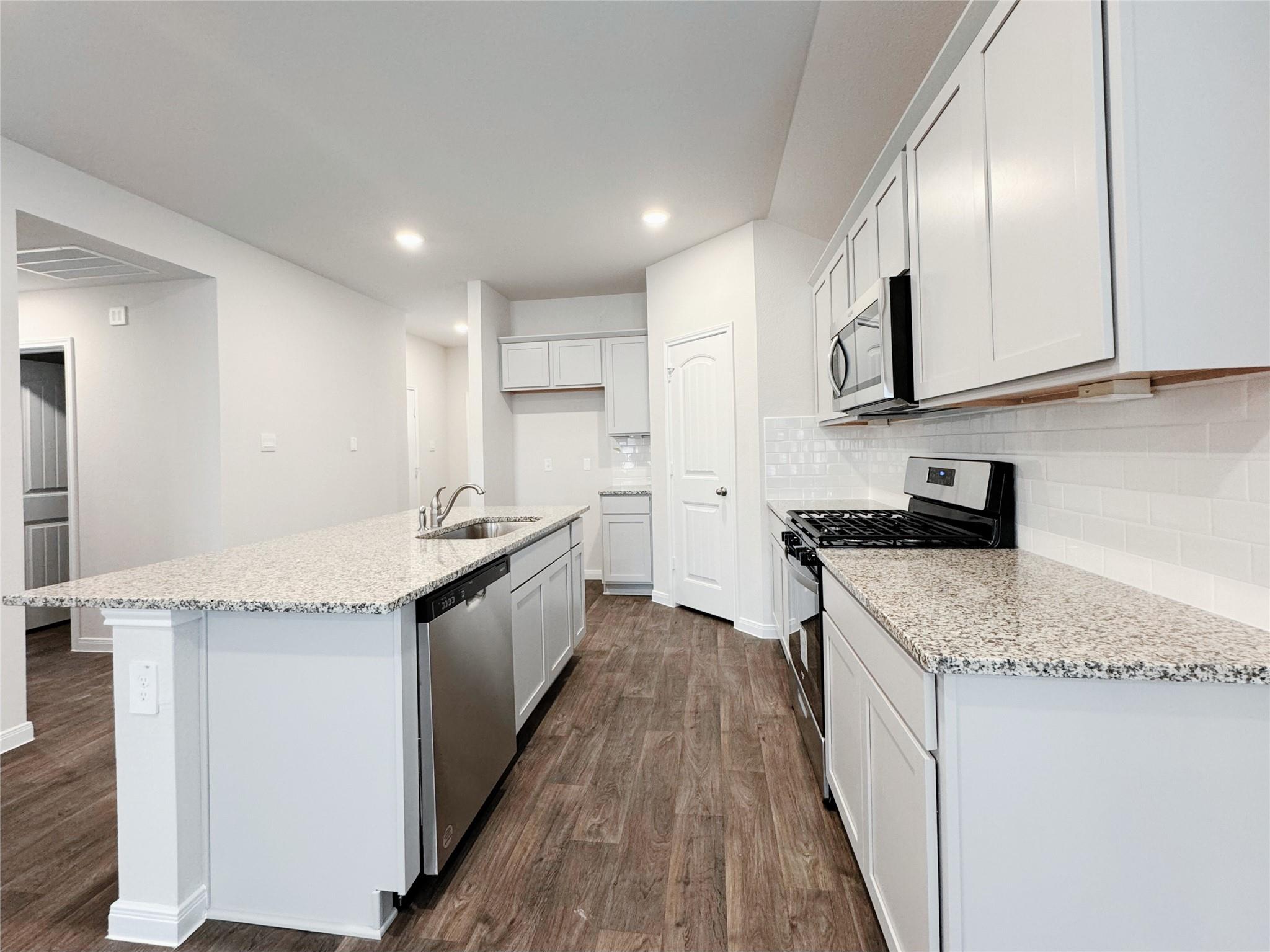 1207 CAMDEN Ln, Lockhart, TX 78644