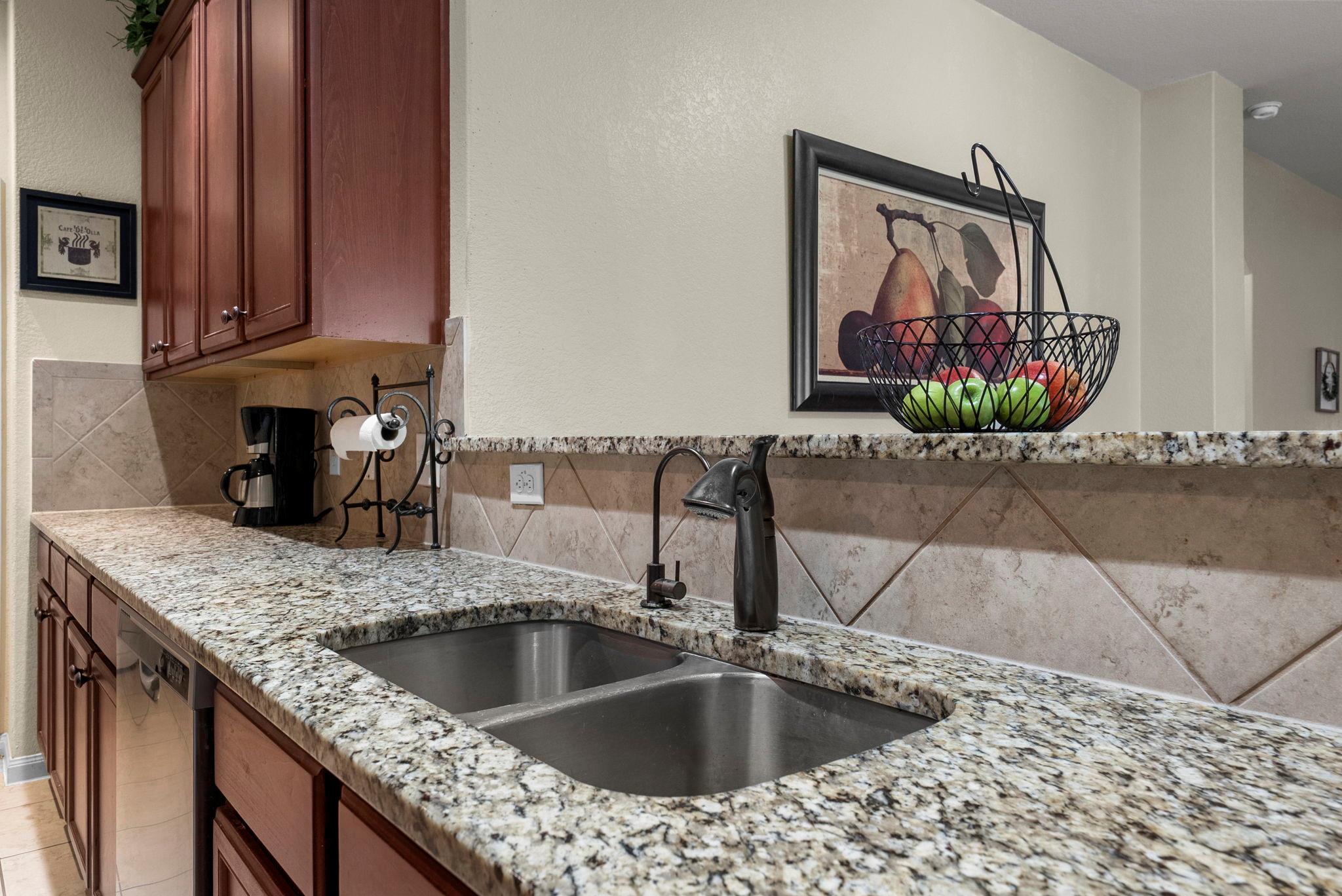 1617 Treeta Trl, Kyle, TX 78640