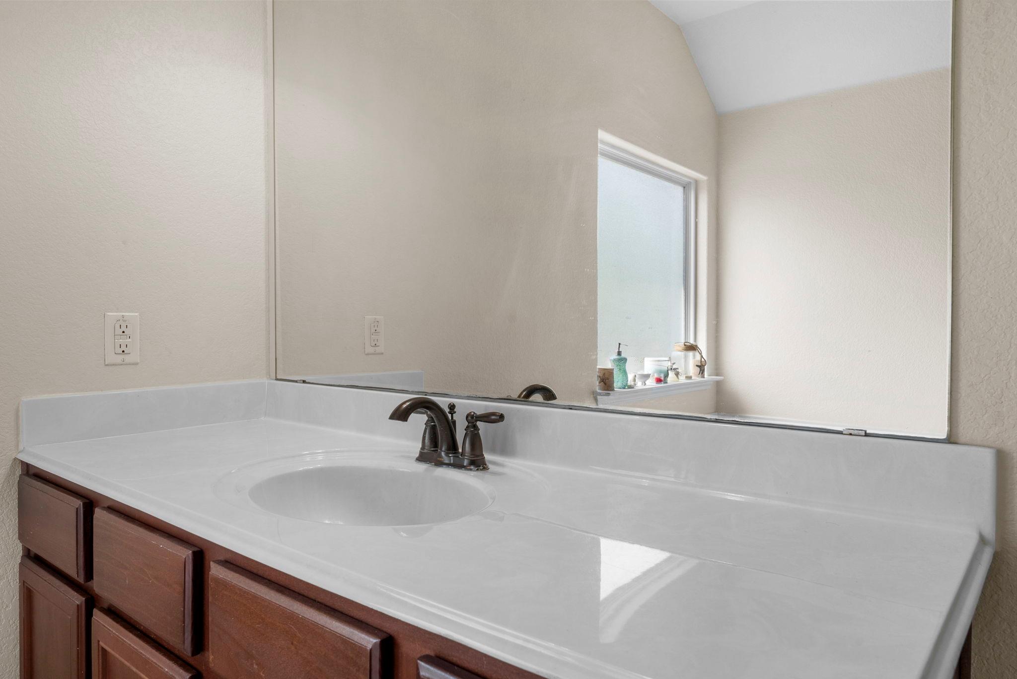 1617 Treeta Trl, Kyle, TX 78640