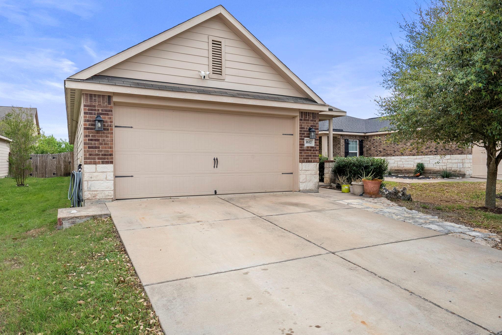 1617 Treeta Trl, Kyle, TX 78640