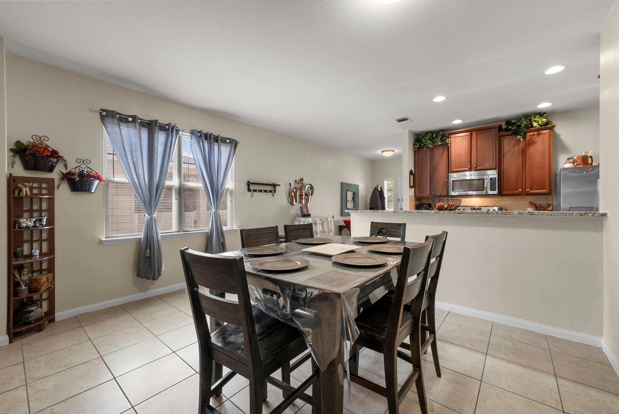 1617 Treeta Trl, Kyle, TX 78640