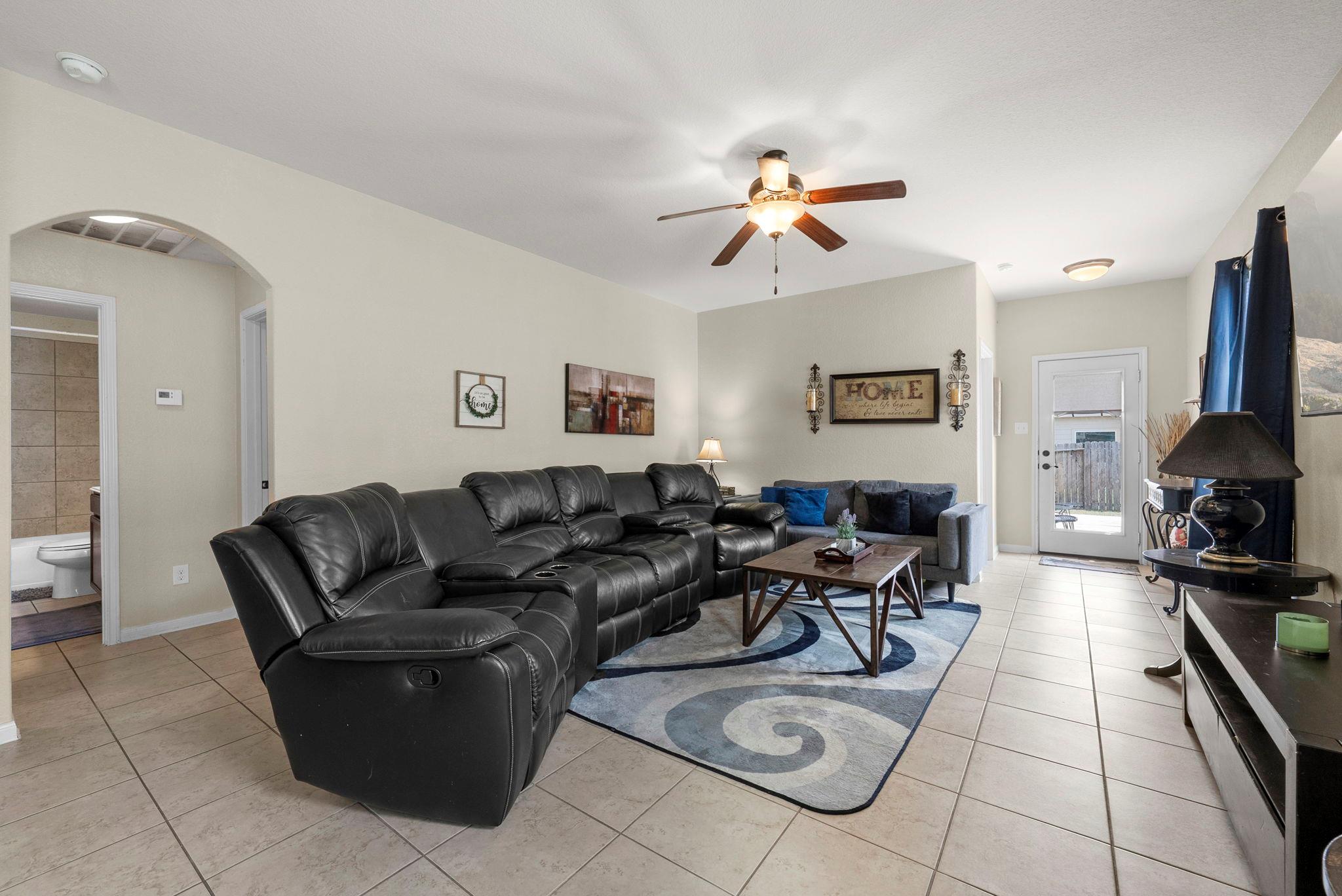 1617 Treeta Trl, Kyle, TX 78640