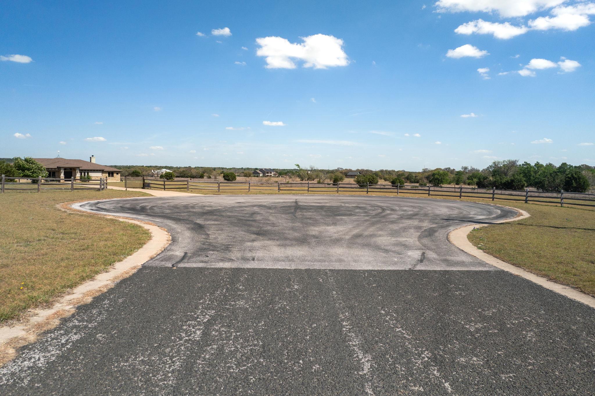 200 Stonehouse Dr, Liberty Hill, TX 78642