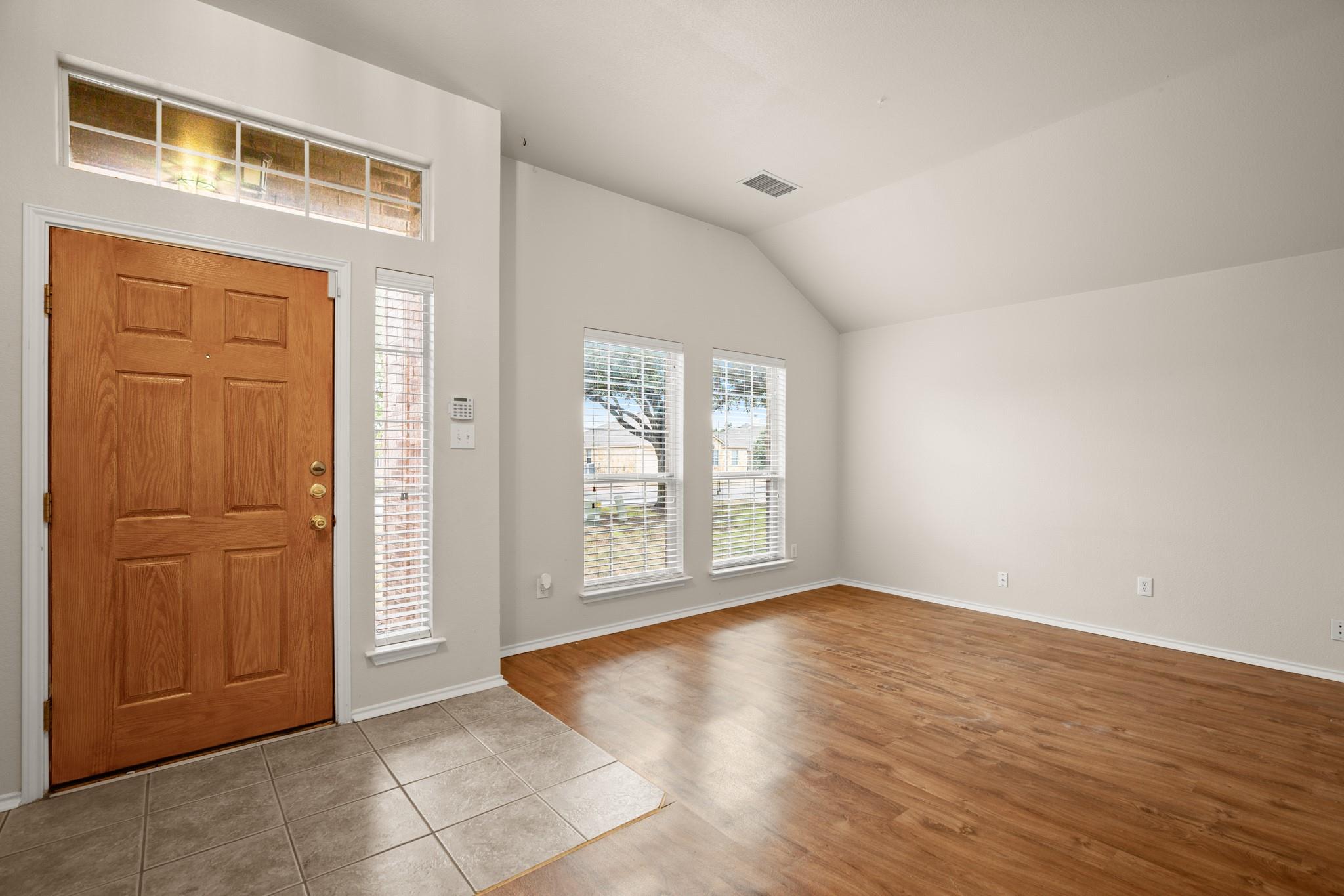 107 Aguilar Dr, Hutto, TX 78634