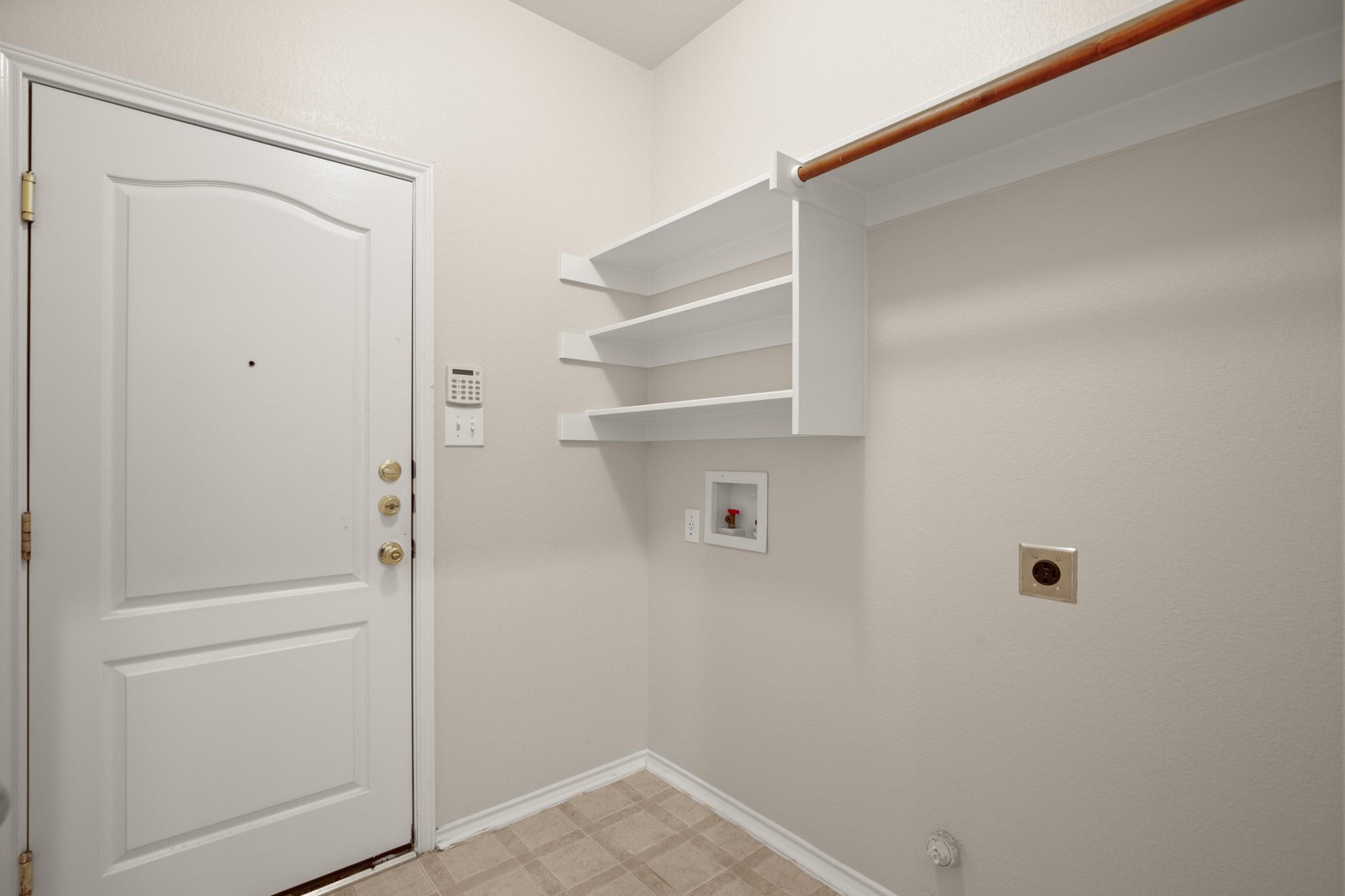 107 Aguilar Dr, Hutto, TX 78634