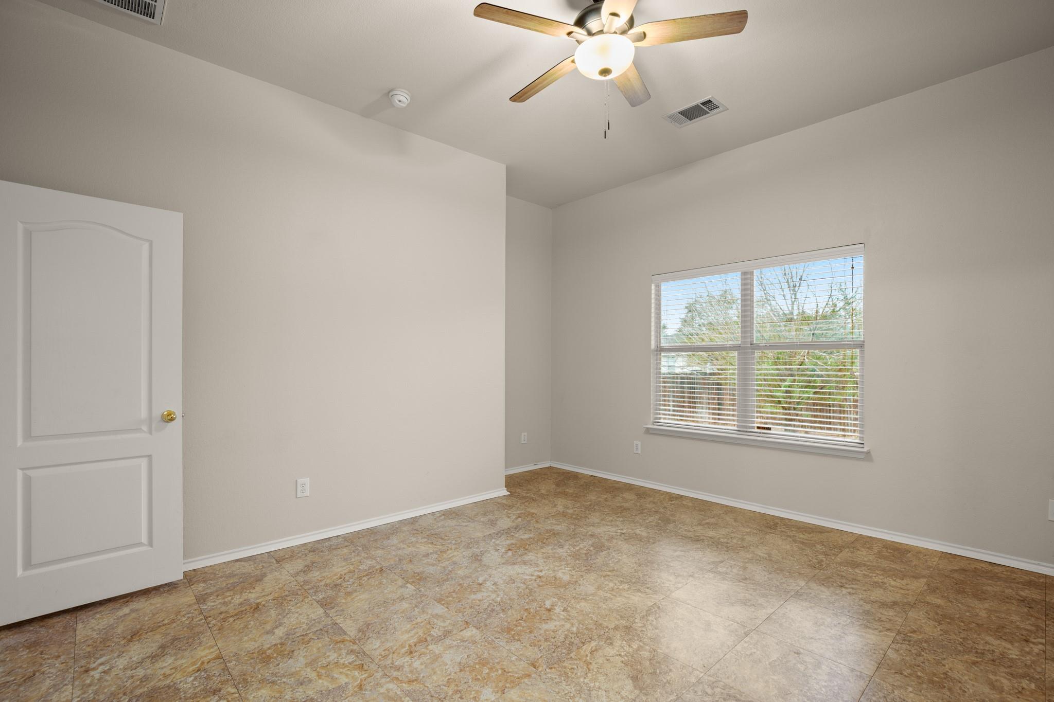 107 Aguilar Dr, Hutto, TX 78634