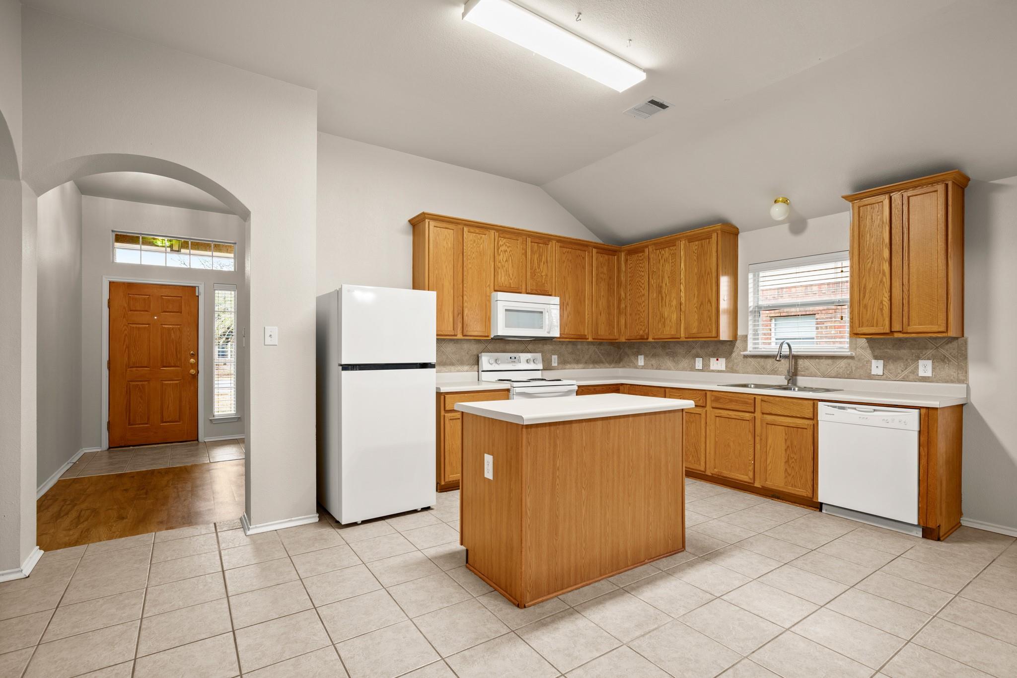 107 Aguilar Dr, Hutto, TX 78634