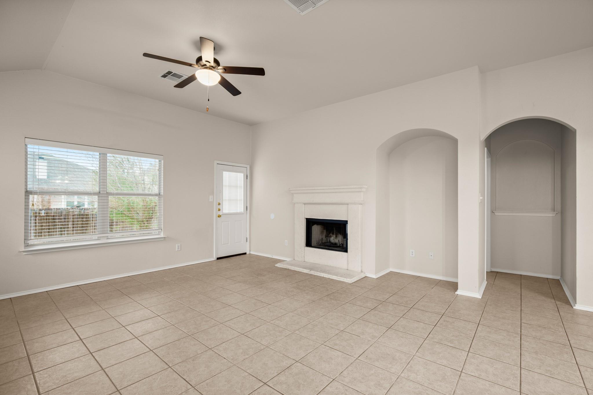 107 Aguilar Dr, Hutto, TX 78634