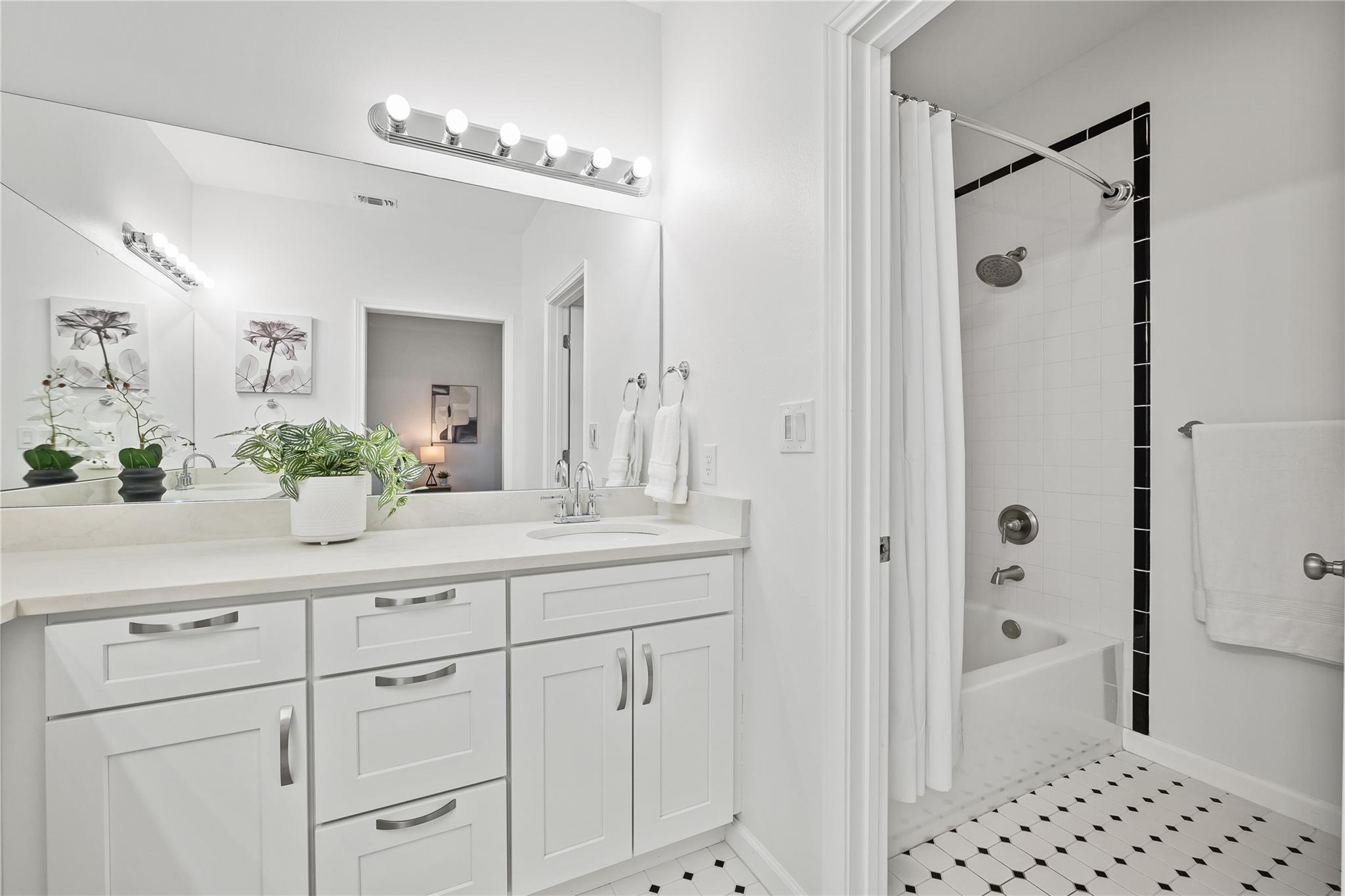 6501 COLUMBIA OAKS Ct # D8, Austin, TX 78759