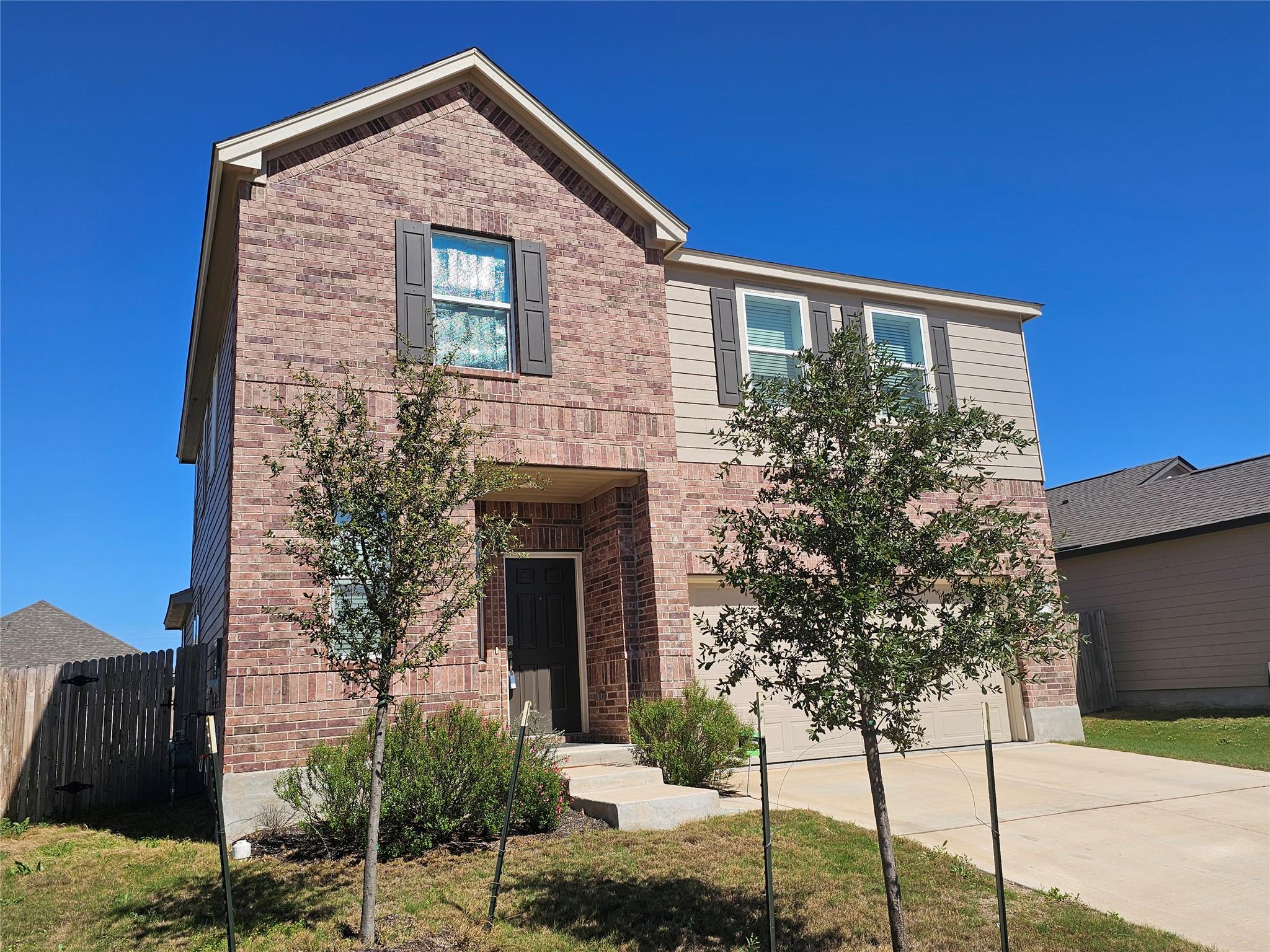 210 Summit Dr, Lockhart, TX 78644