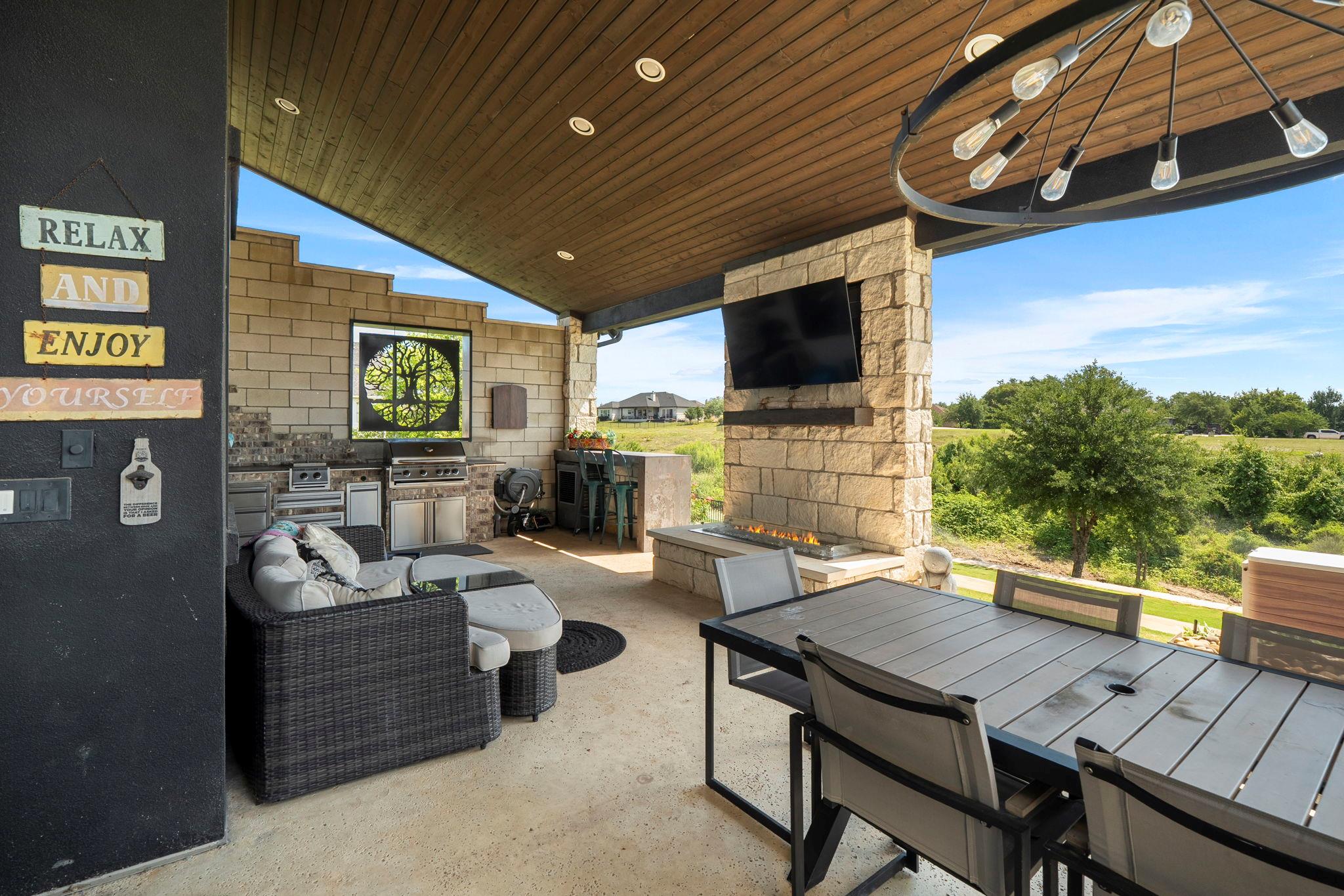 608 Buffalo Trl, Liberty Hill, TX 78642