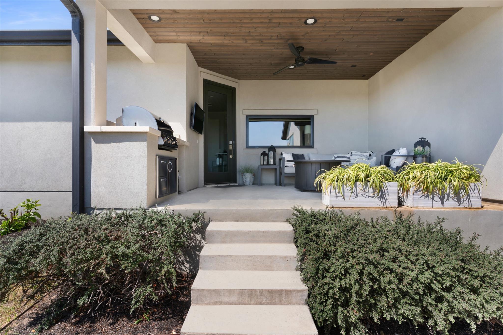 608 Buffalo Trl, Liberty Hill, TX 78642
