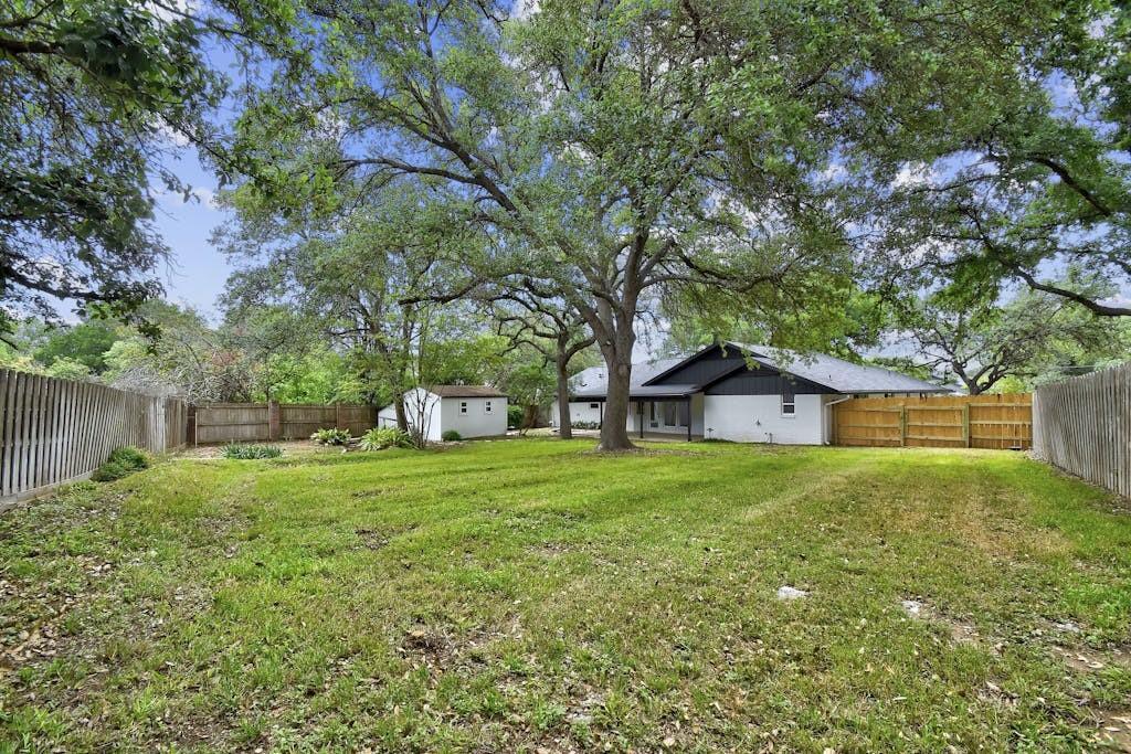 4 Valley View Ln, New Braunfels, TX 78130