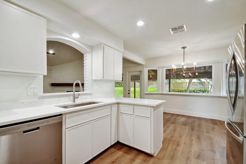 4 Valley View Ln, New Braunfels, TX 78130