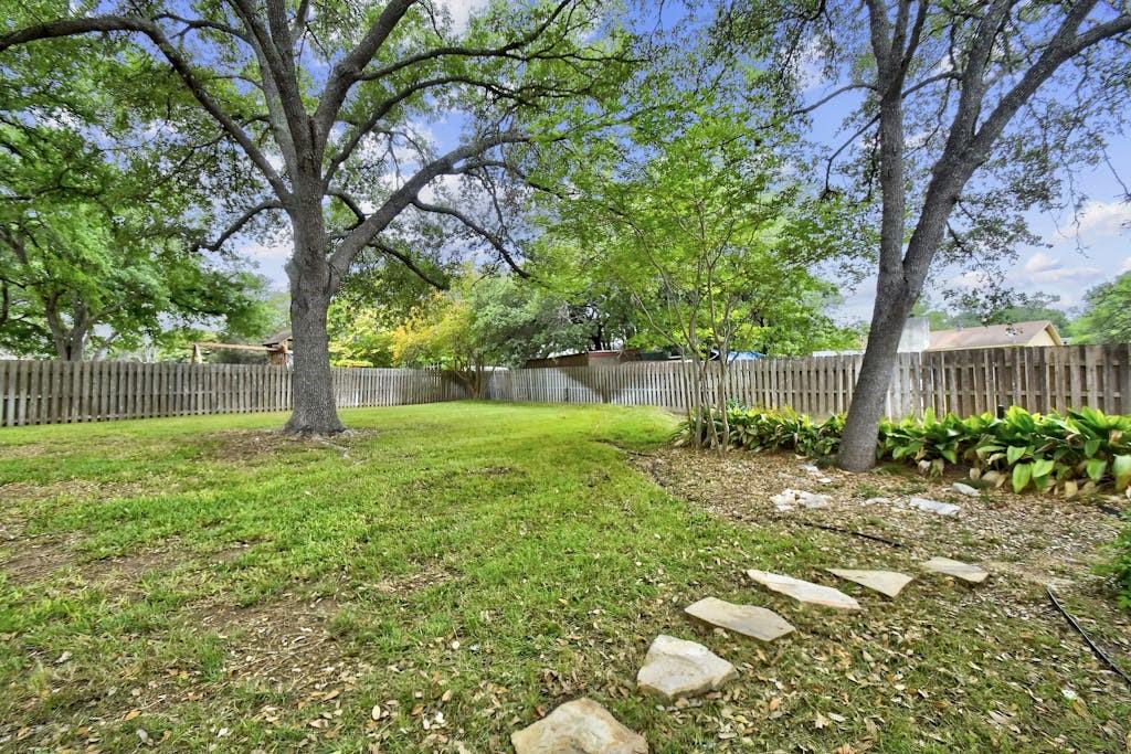 4 Valley View Ln, New Braunfels, TX 78130