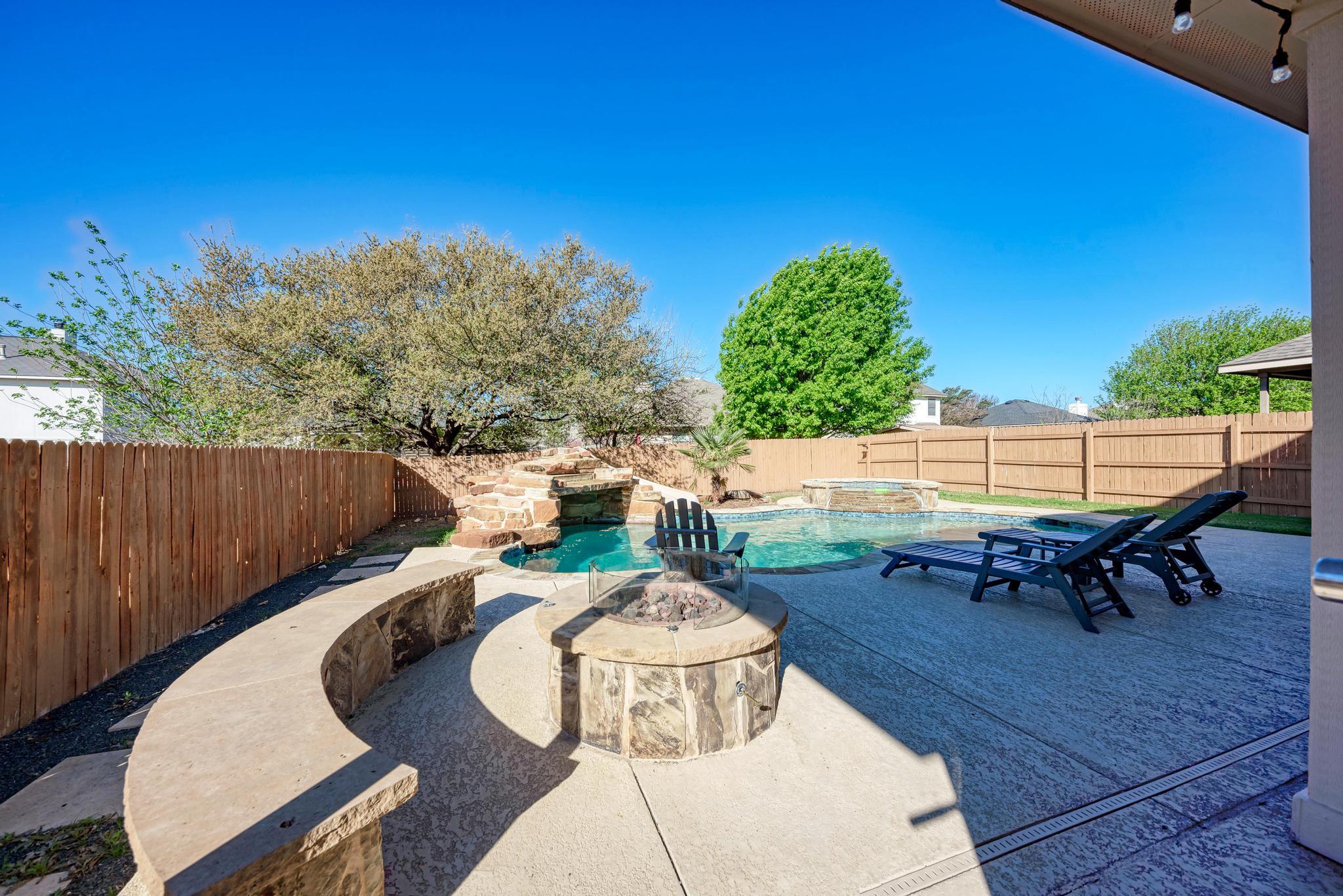 701 Schefer St, Leander, TX 78641