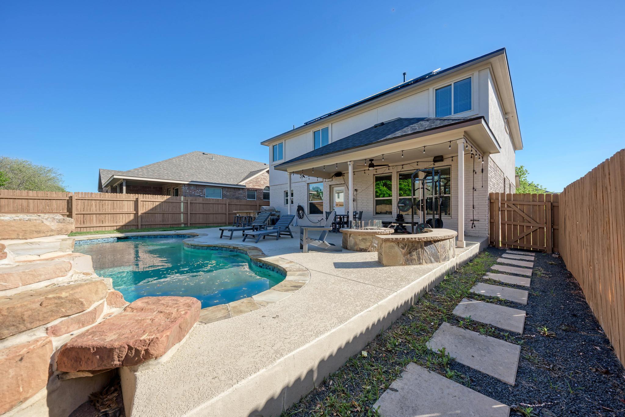 701 Schefer St, Leander, TX 78641