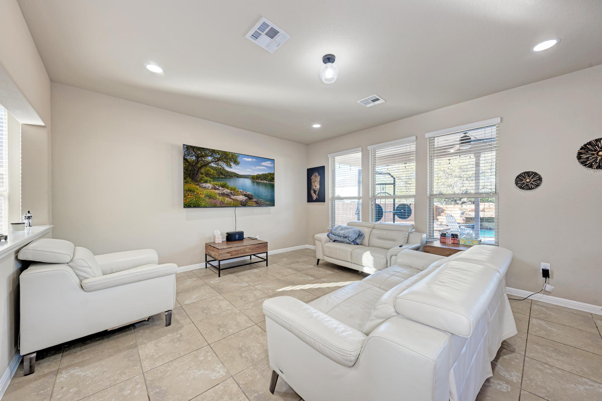 701 Schefer St, Leander, TX 78641