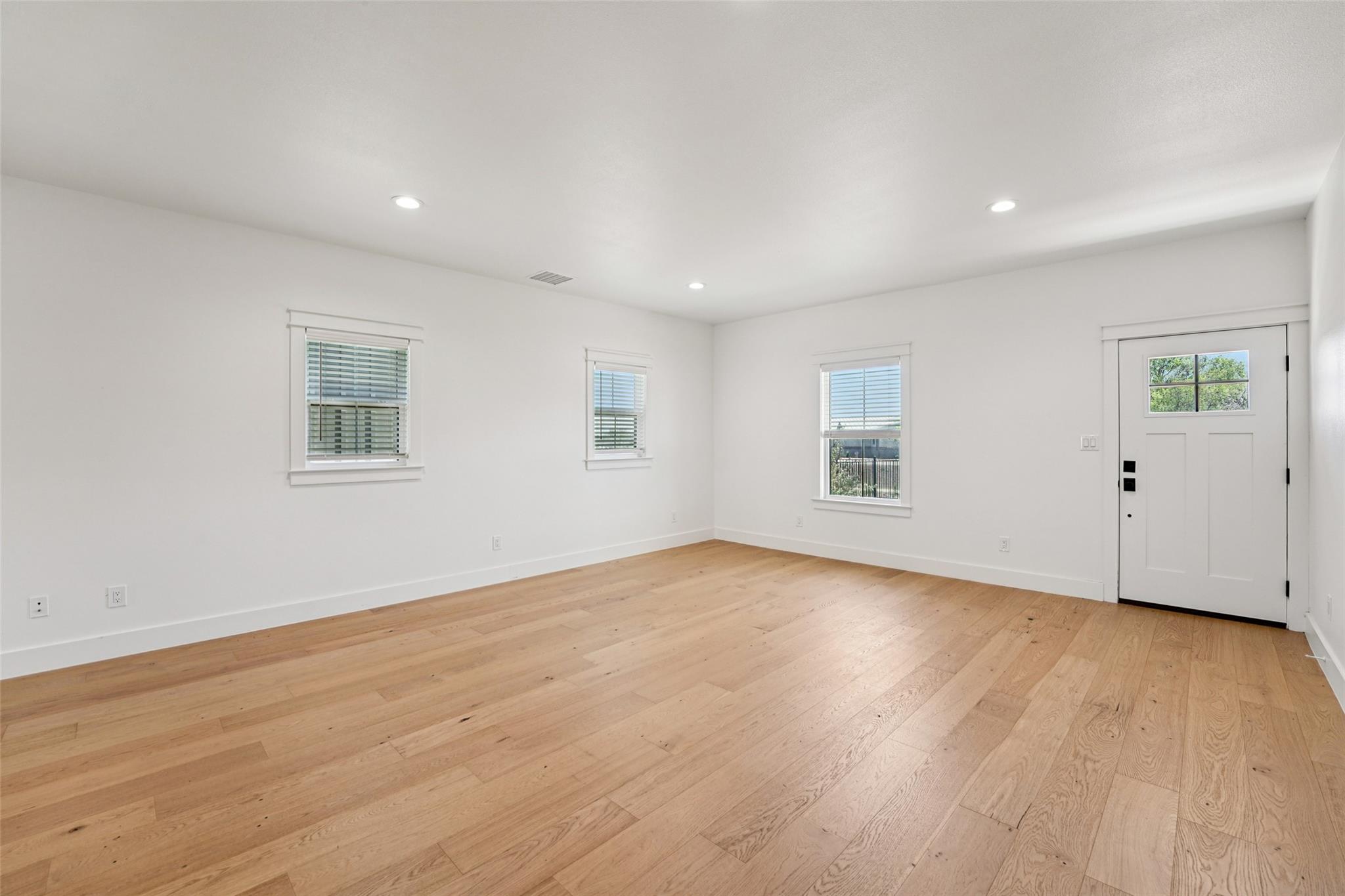 416 Stagecoach Trl, San Marcos, TX 78666