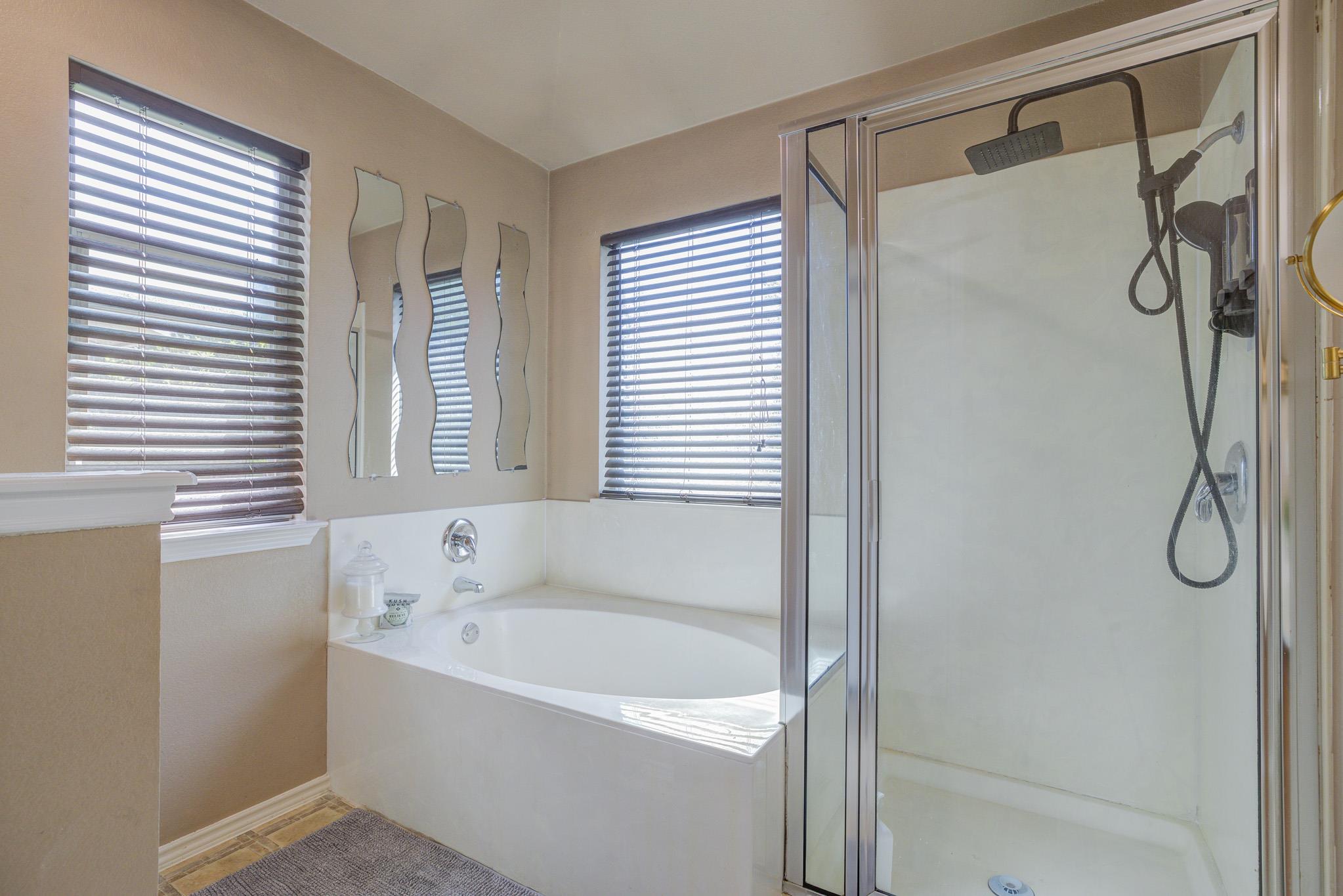 1201 N Darjeeling Dr, Pflugerville, TX 78660