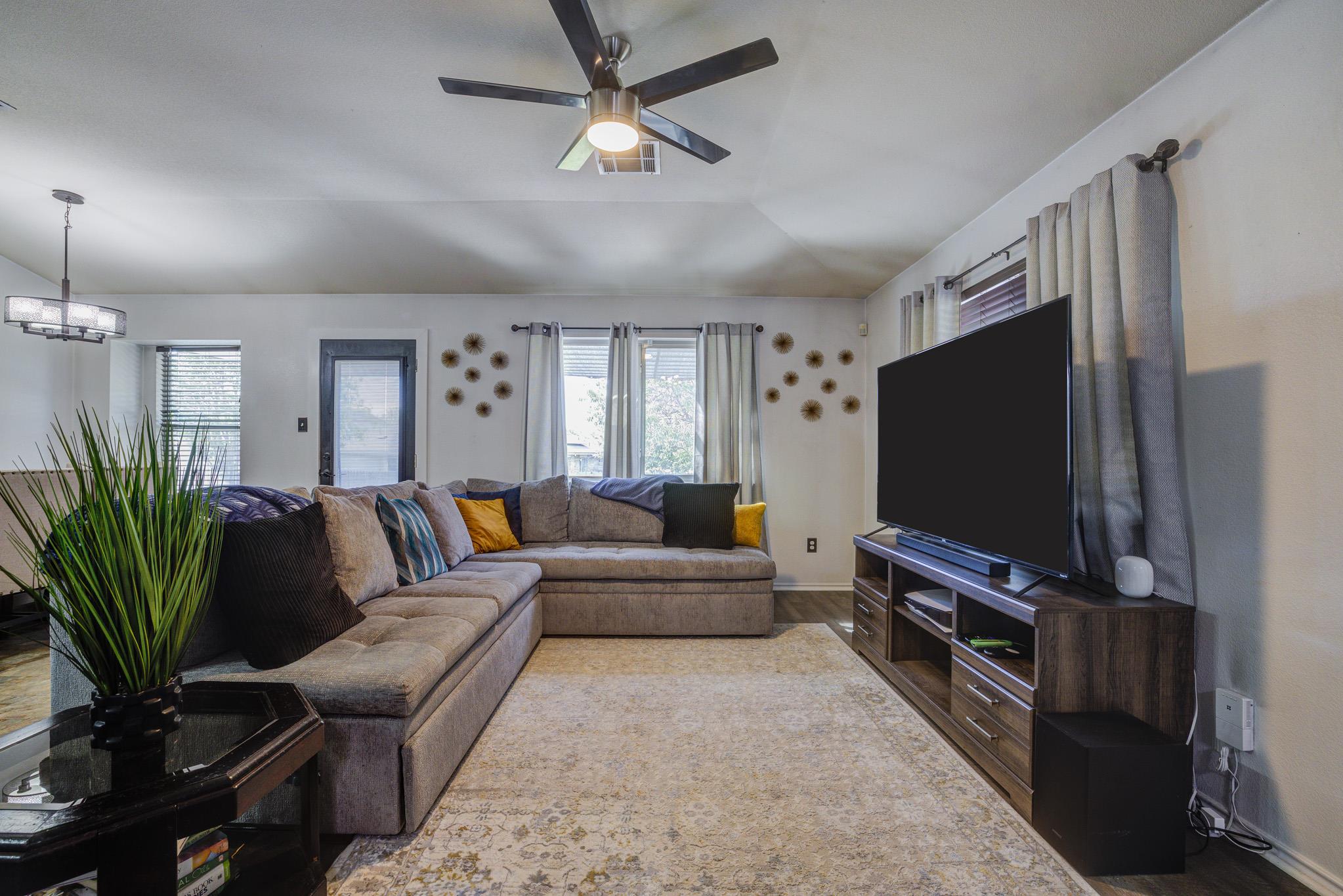 1201 N Darjeeling Dr, Pflugerville, TX 78660