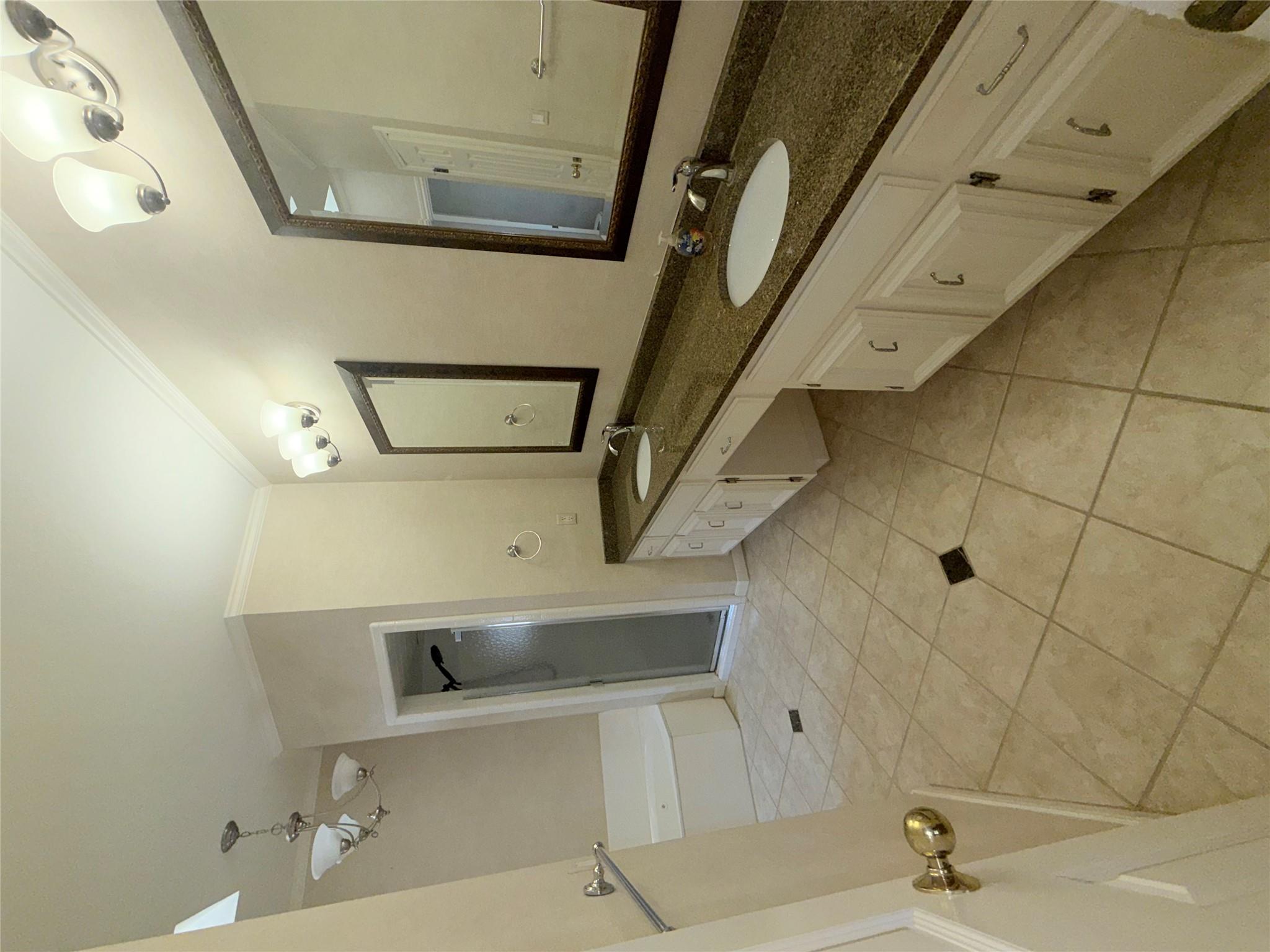 611 Rolling Green Dr, Lakeway, TX 78734