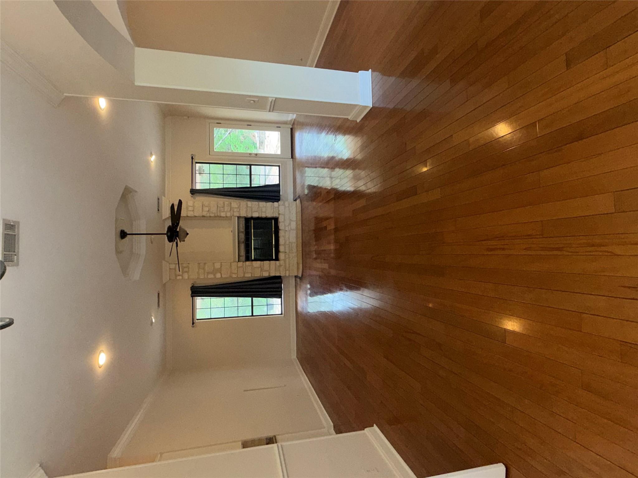 611 Rolling Green Dr, Lakeway, TX 78734