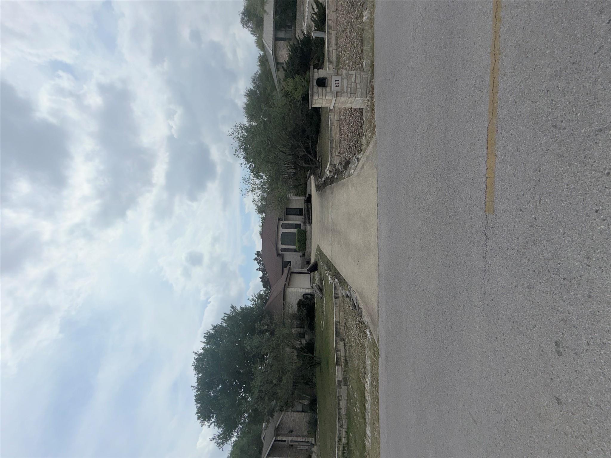 611 Rolling Green Dr, Lakeway, TX 78734