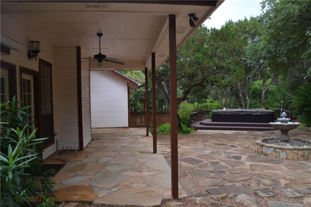 611 Rolling Green Dr, Lakeway, TX 78734