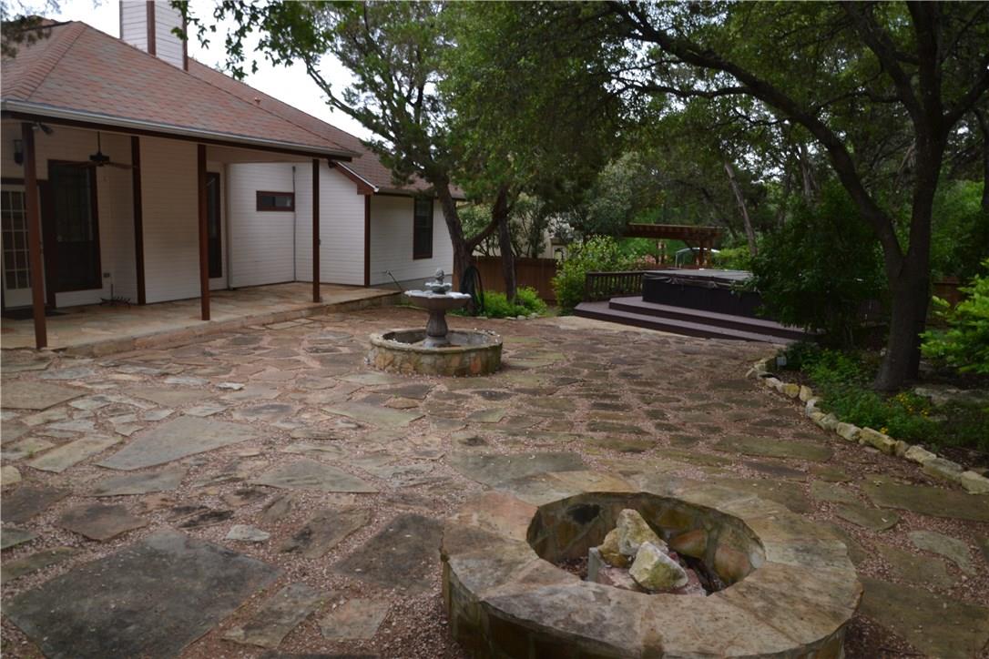 611 Rolling Green Dr, Lakeway, TX 78734