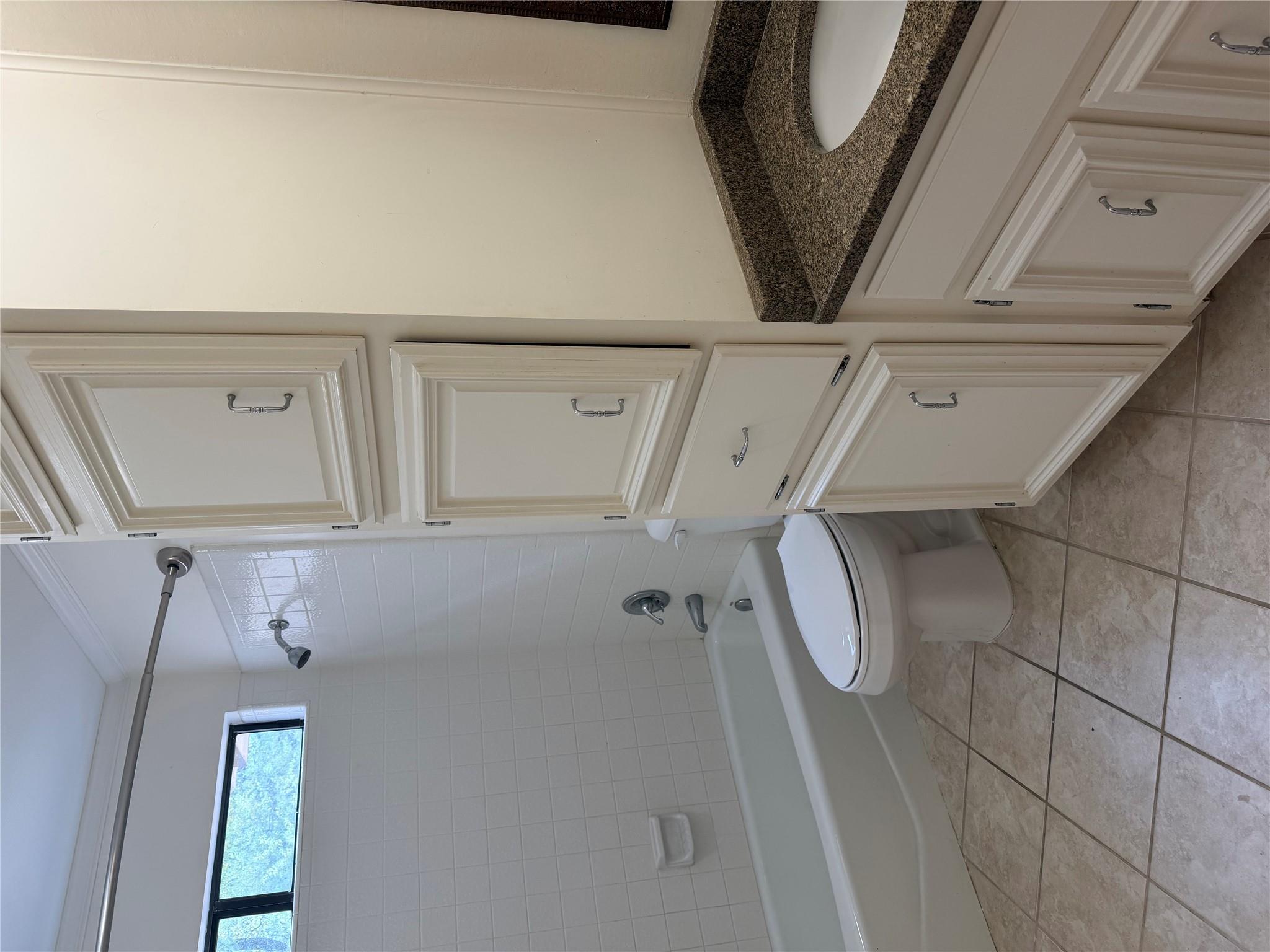 611 Rolling Green Dr, Lakeway, TX 78734