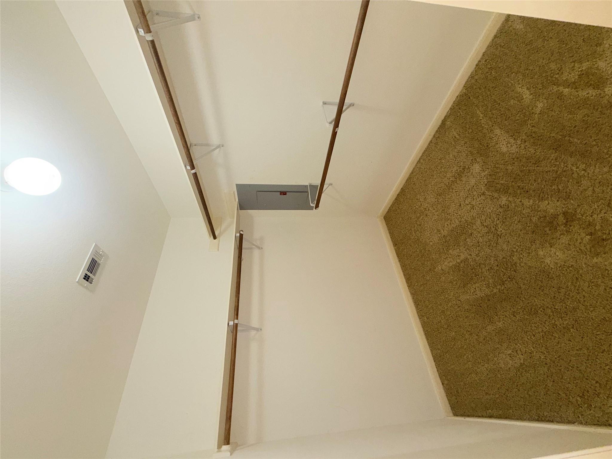 611 Rolling Green Dr, Lakeway, TX 78734