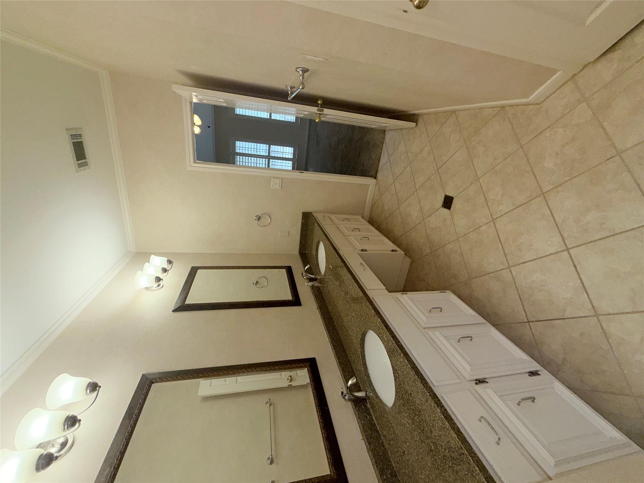 611 Rolling Green Dr, Lakeway, TX 78734