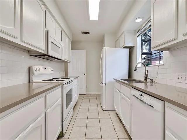 312 Sailmaster St, Lakeway, TX 78734