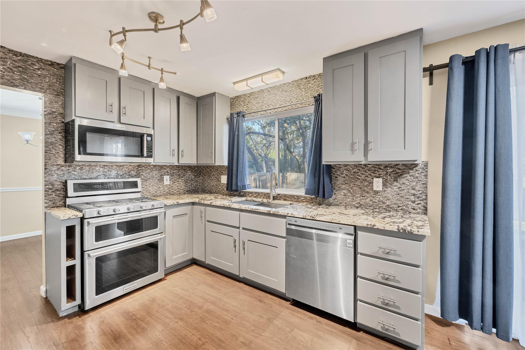 13233 Briar Hollow Dr, Austin, TX 78729