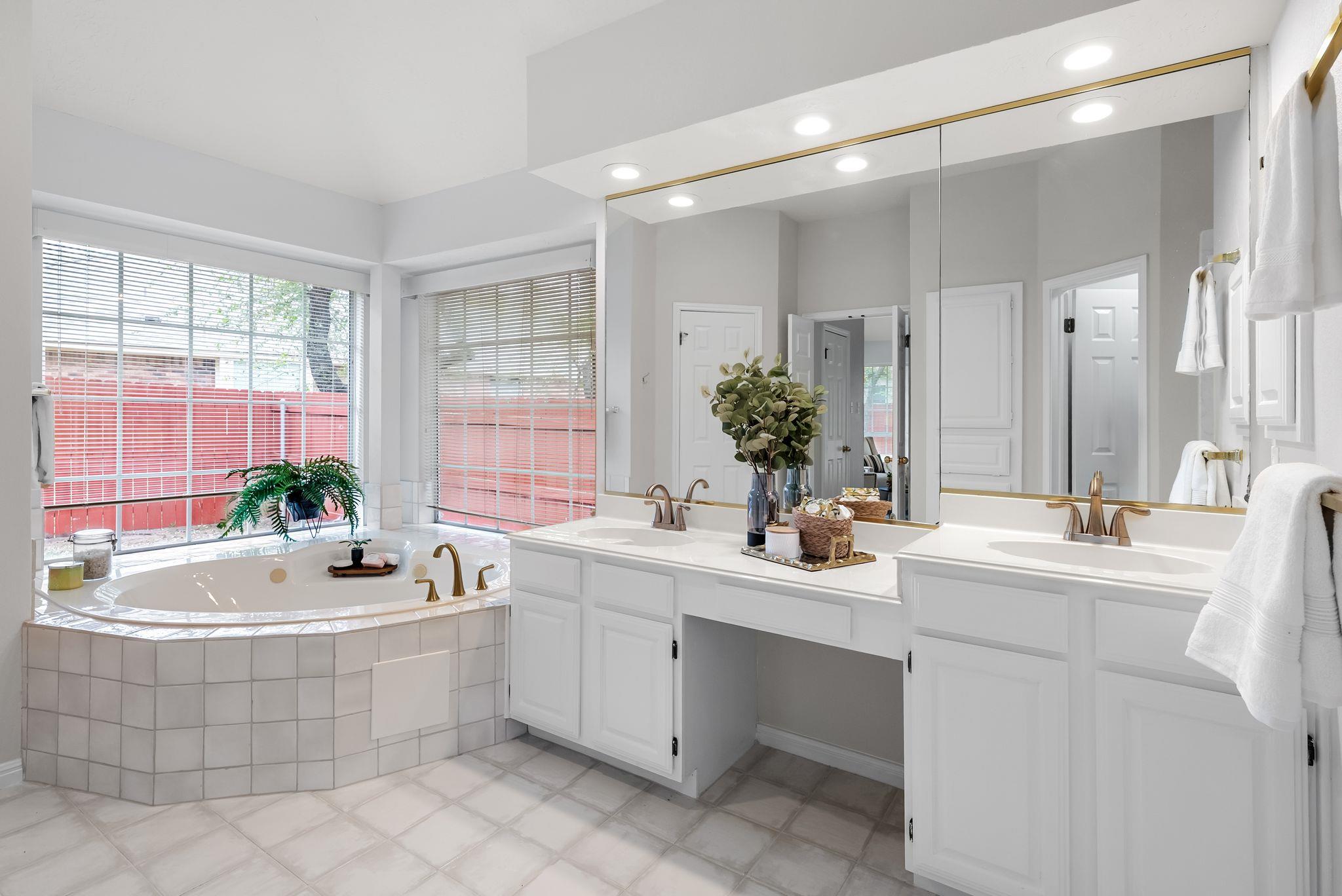 11560 Cedarcliffe Dr, Austin, TX 78750