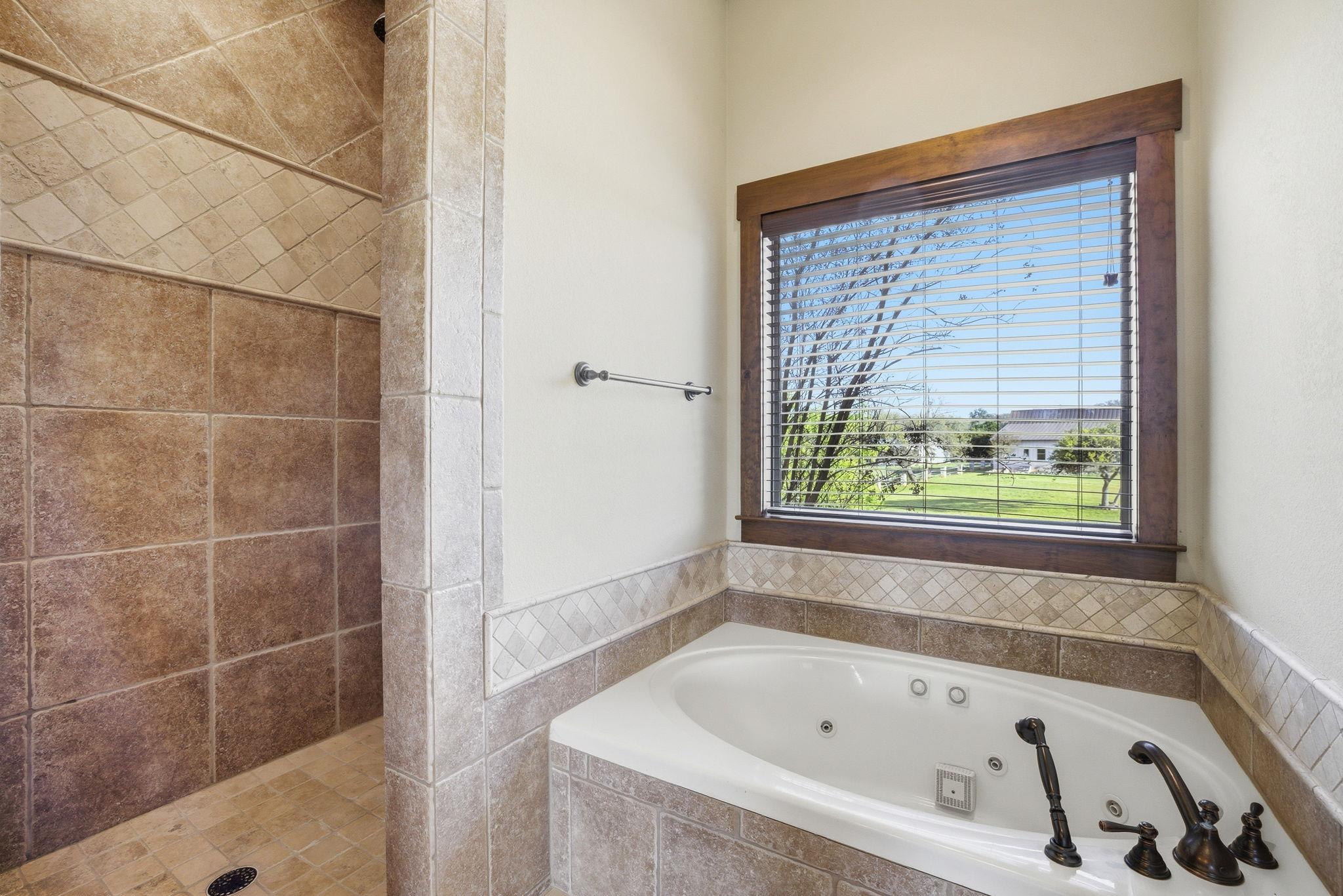 5010 Lookout Ridge Dr, Marble Falls, TX 78654