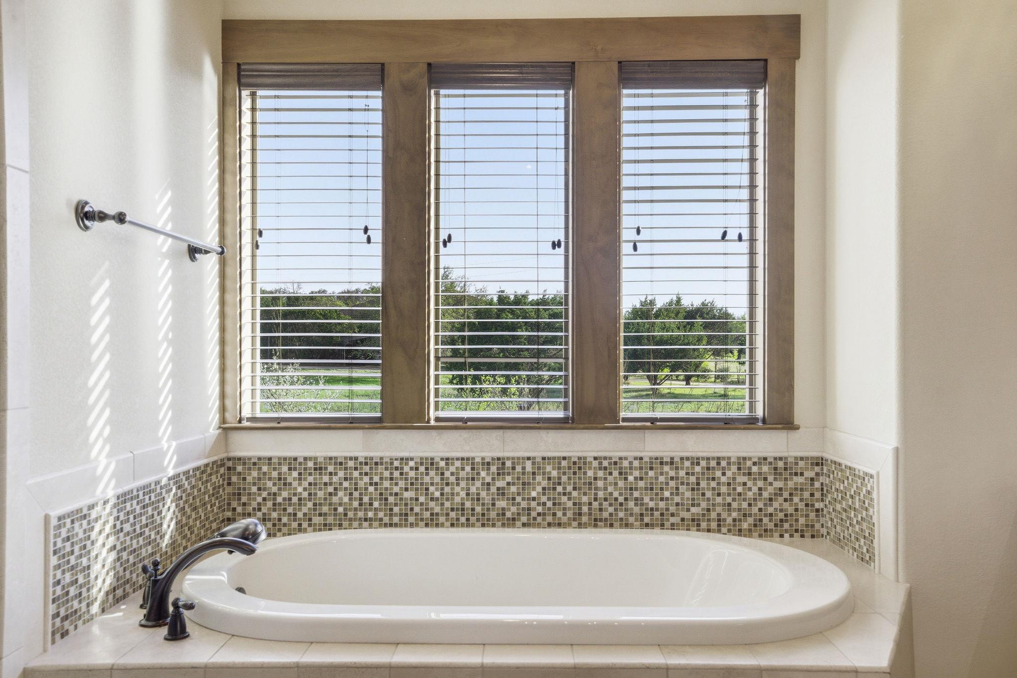 5010 Lookout Ridge Dr, Marble Falls, TX 78654