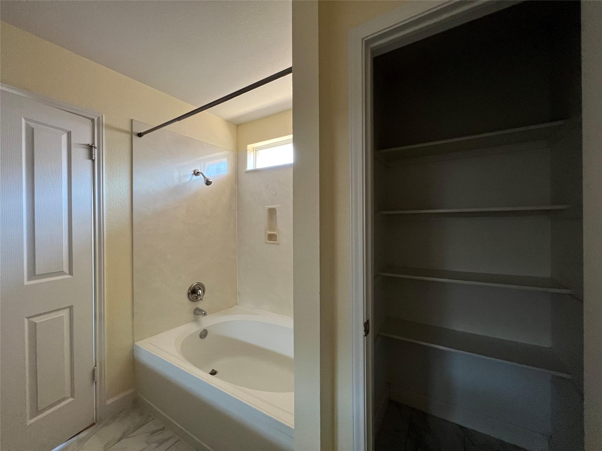 116 Remington Dr, Kyle, TX 78640