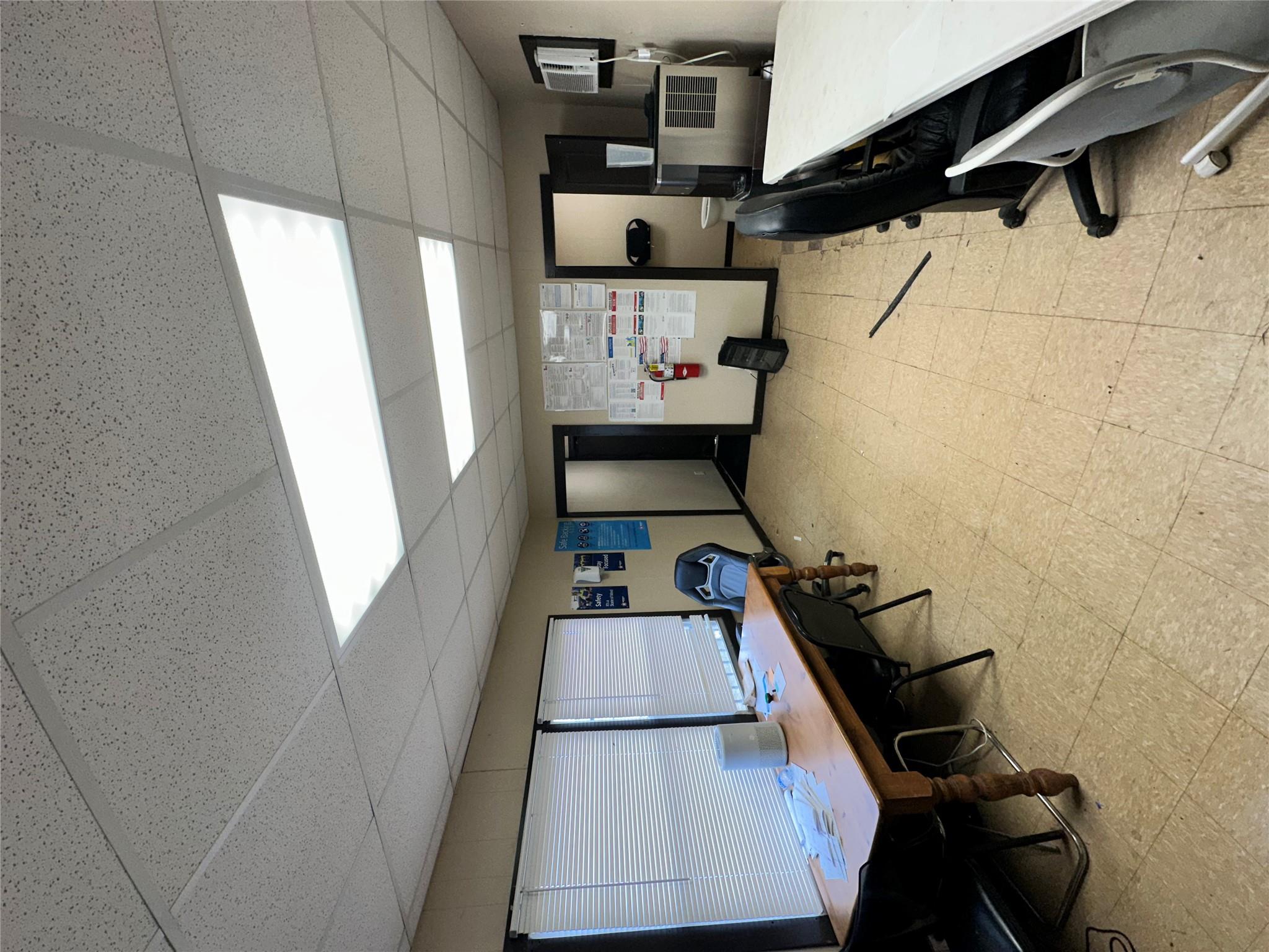 1415 S Commerce St, Lockhart, TX 78644