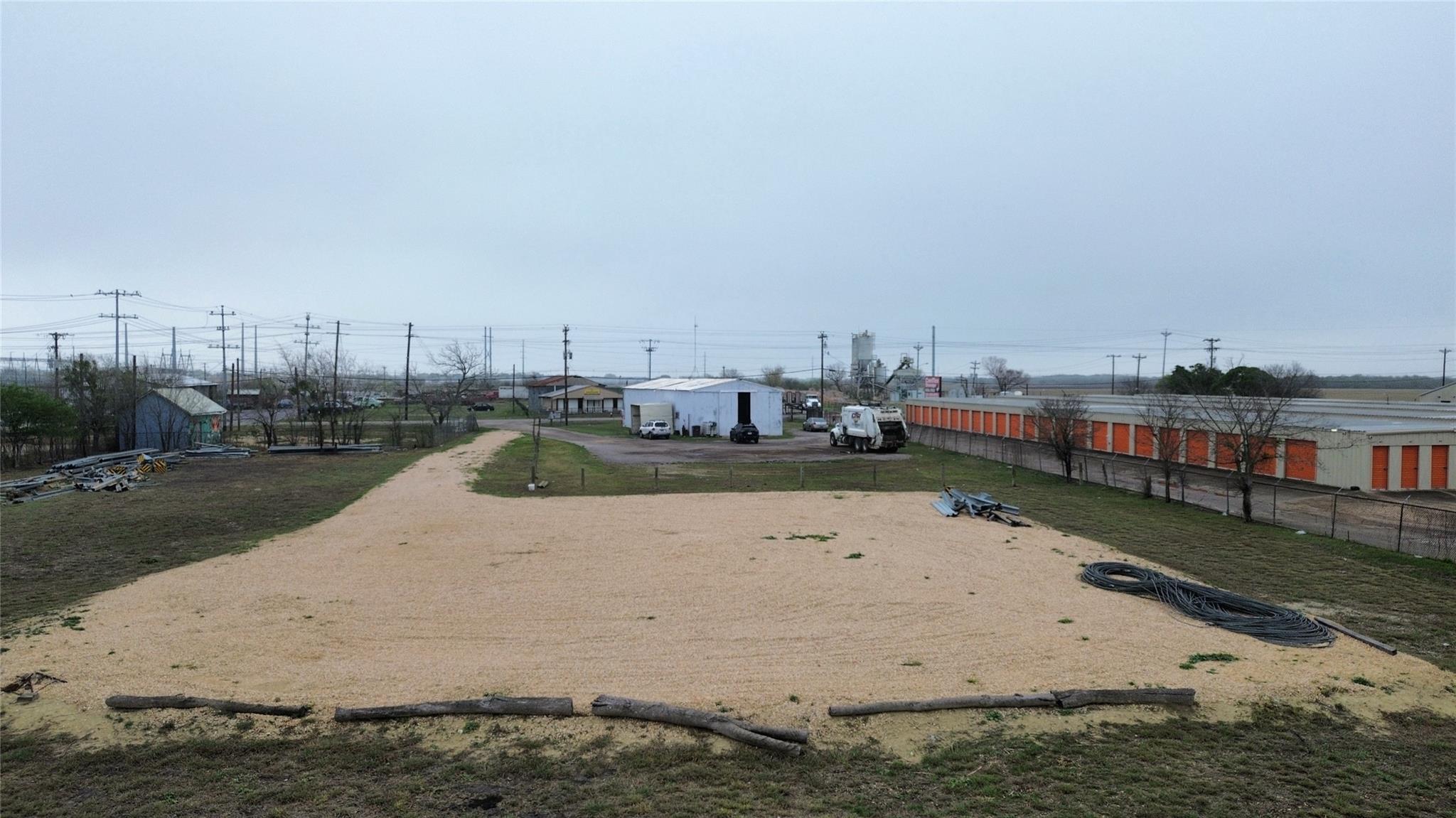 1415 S Commerce St, Lockhart, TX 78644